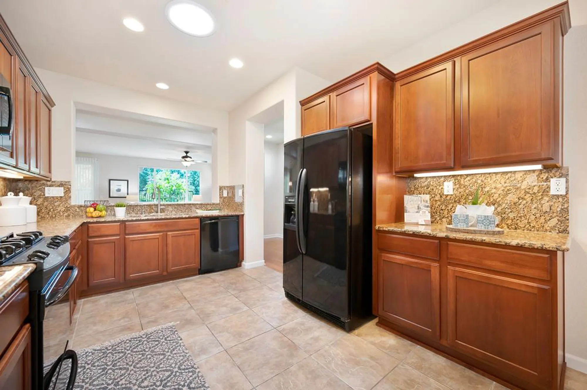 Property Slideshow image 14 of 42 | 7632 chatsworth cir, Elk Grove, CA, 95757