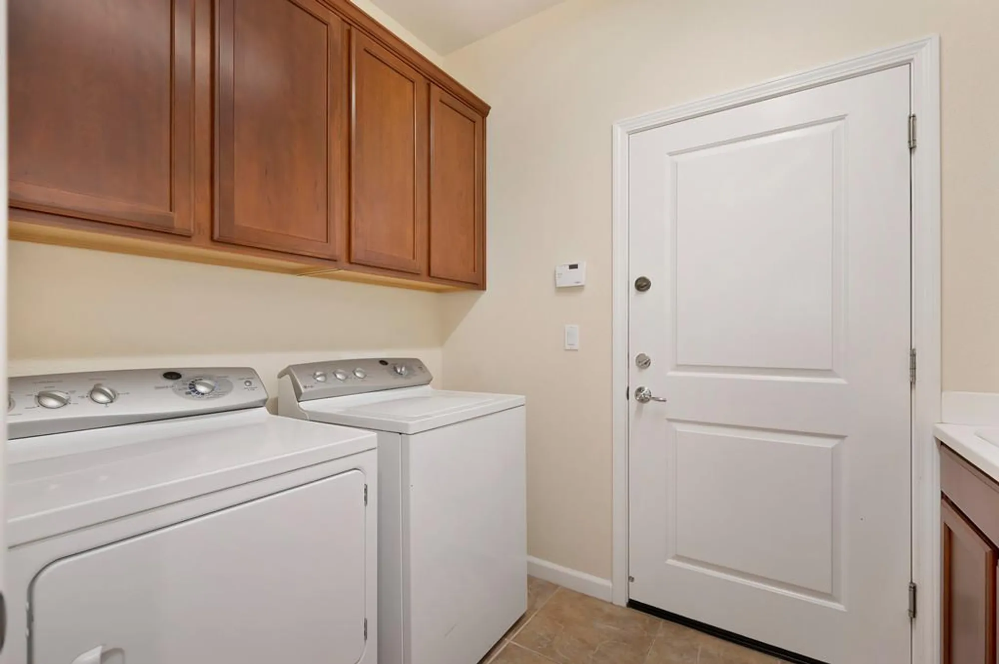 Property Slideshow image 20 of 42 | 7632 chatsworth cir, Elk Grove, CA, 95757