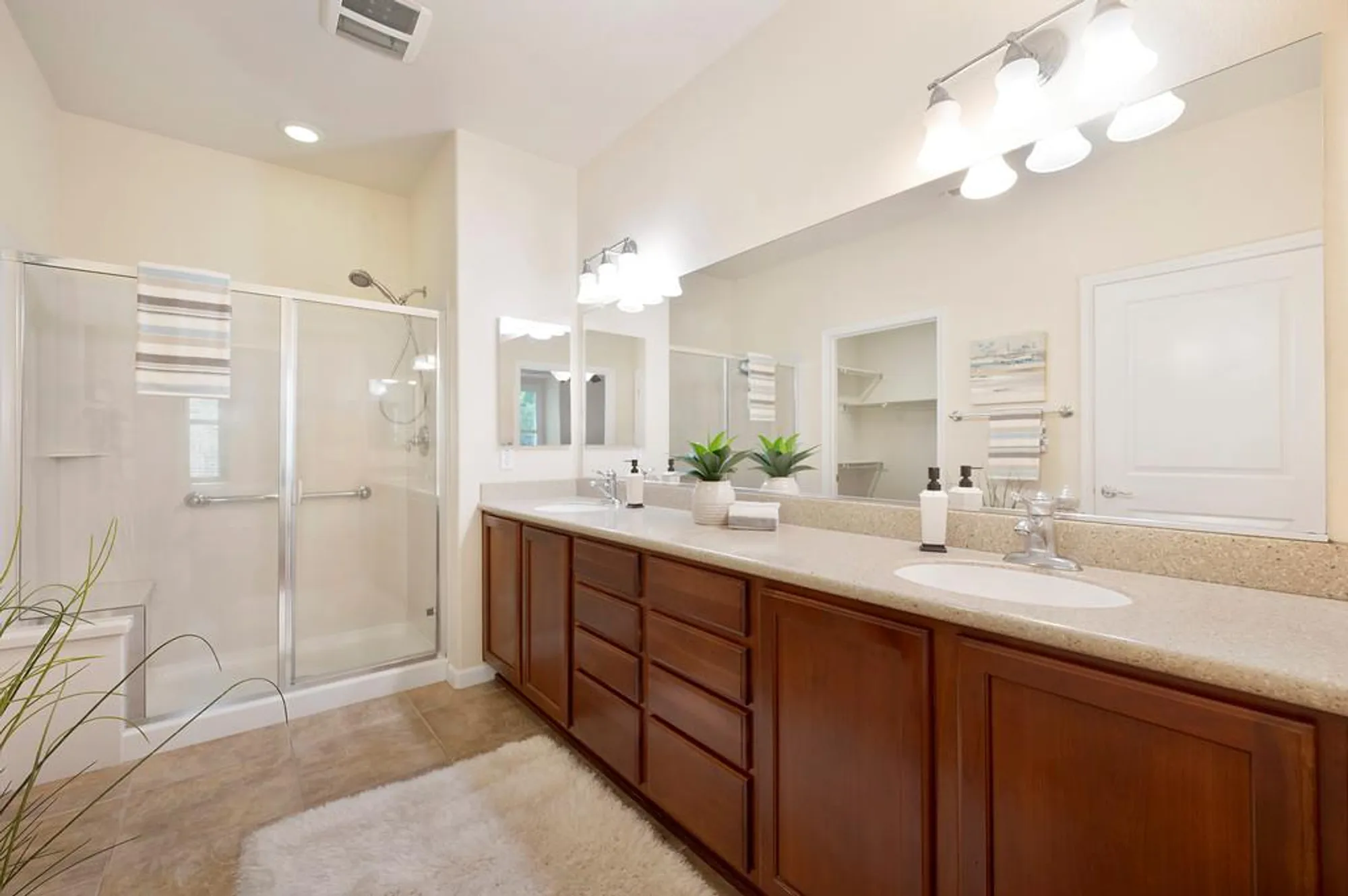 Property Slideshow image 26 of 42 | 7632 chatsworth cir, Elk Grove, CA, 95757