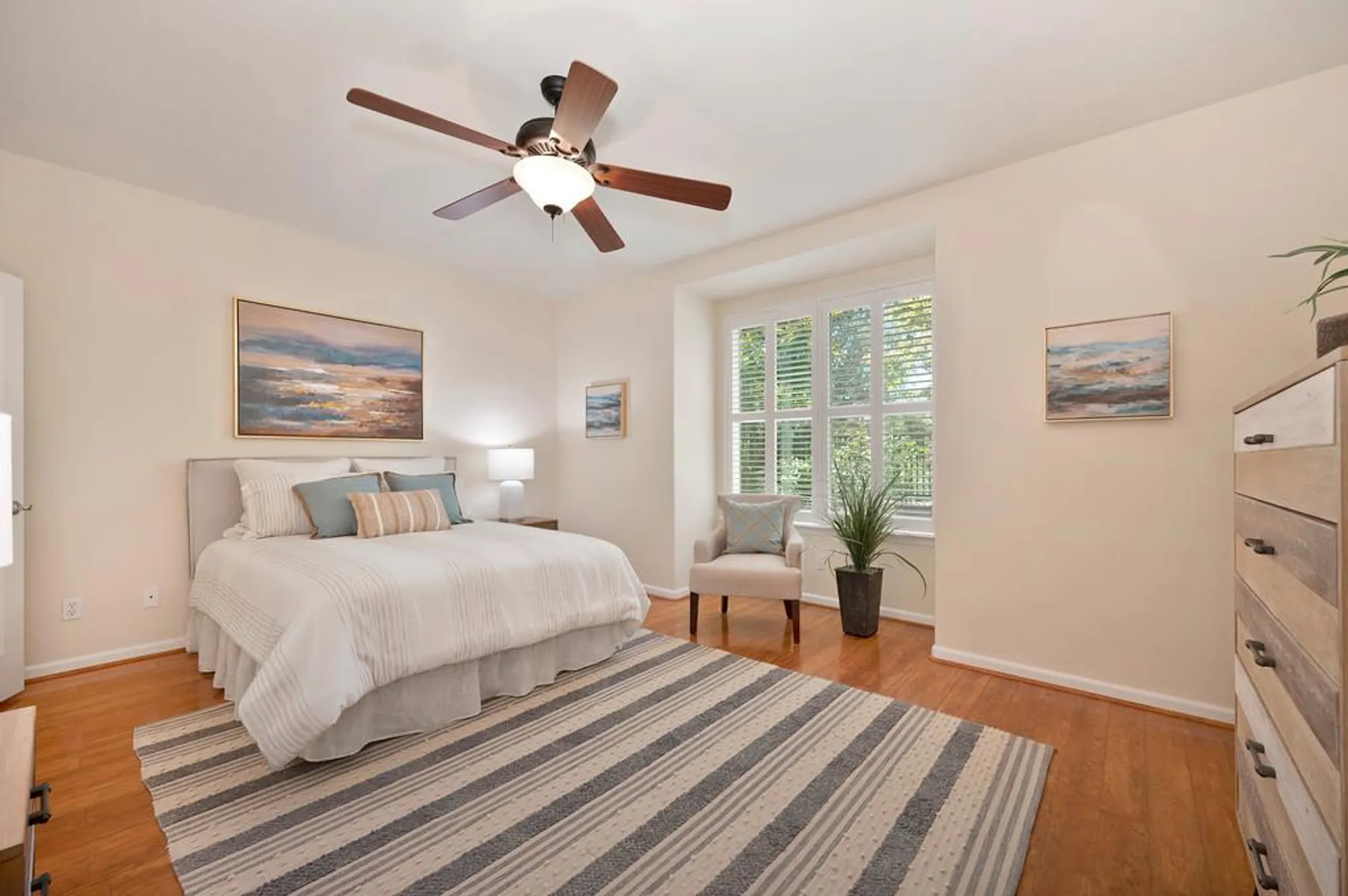 Property Slideshow image 22 of 42 | 7632 chatsworth cir, Elk Grove, CA, 95757