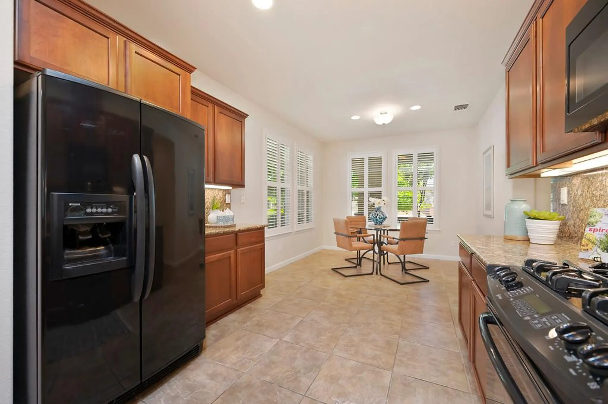 Property Slideshow image 13 of 42 | 7632 chatsworth cir, Elk Grove, CA, 95757