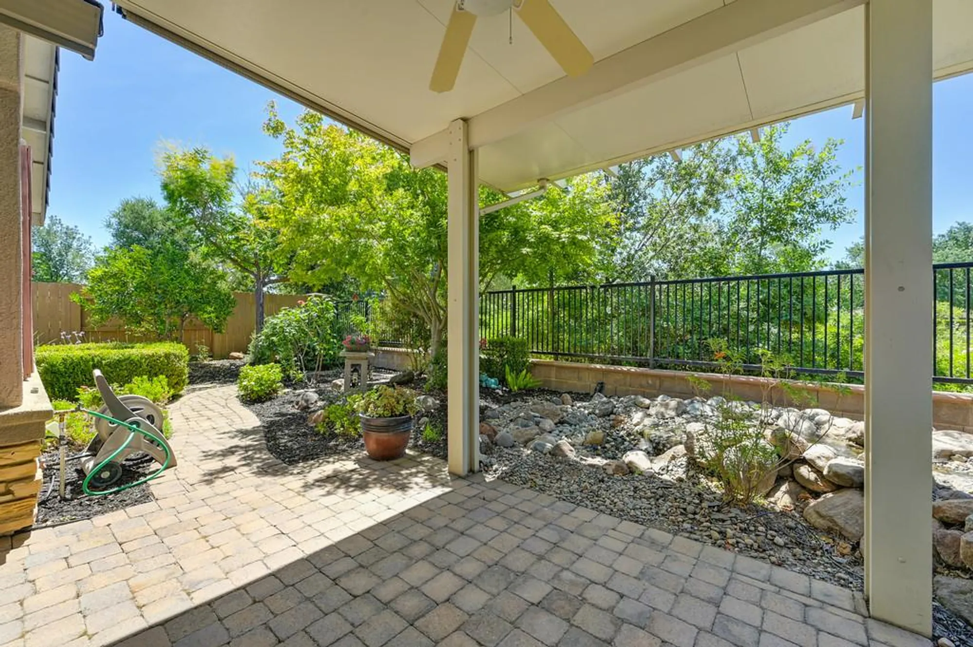Property Slideshow image 33 of 42 | 7632 chatsworth cir, Elk Grove, CA, 95757