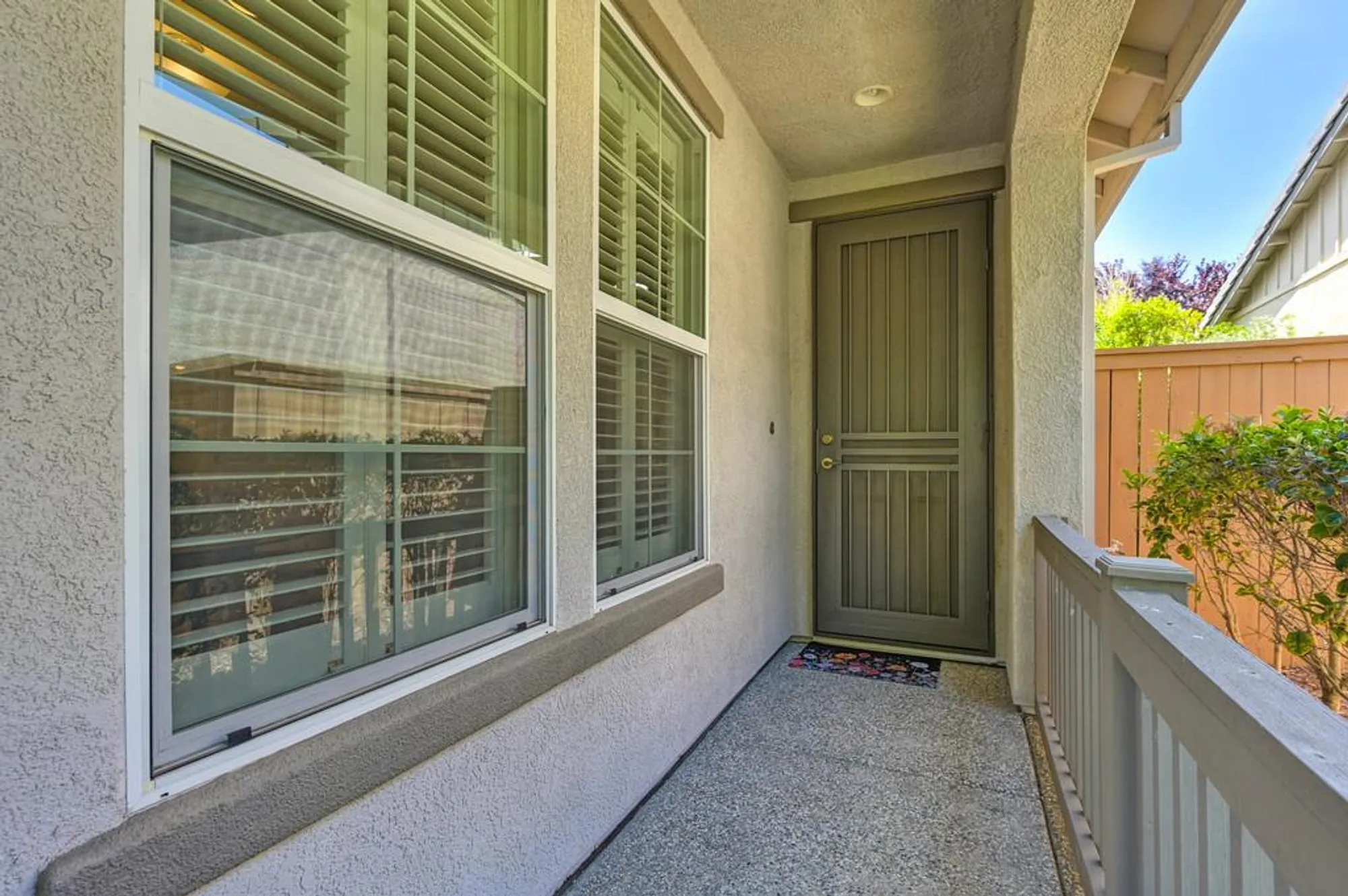 Property Slideshow image 7 of 42 | 7632 chatsworth cir, Elk Grove, CA, 95757