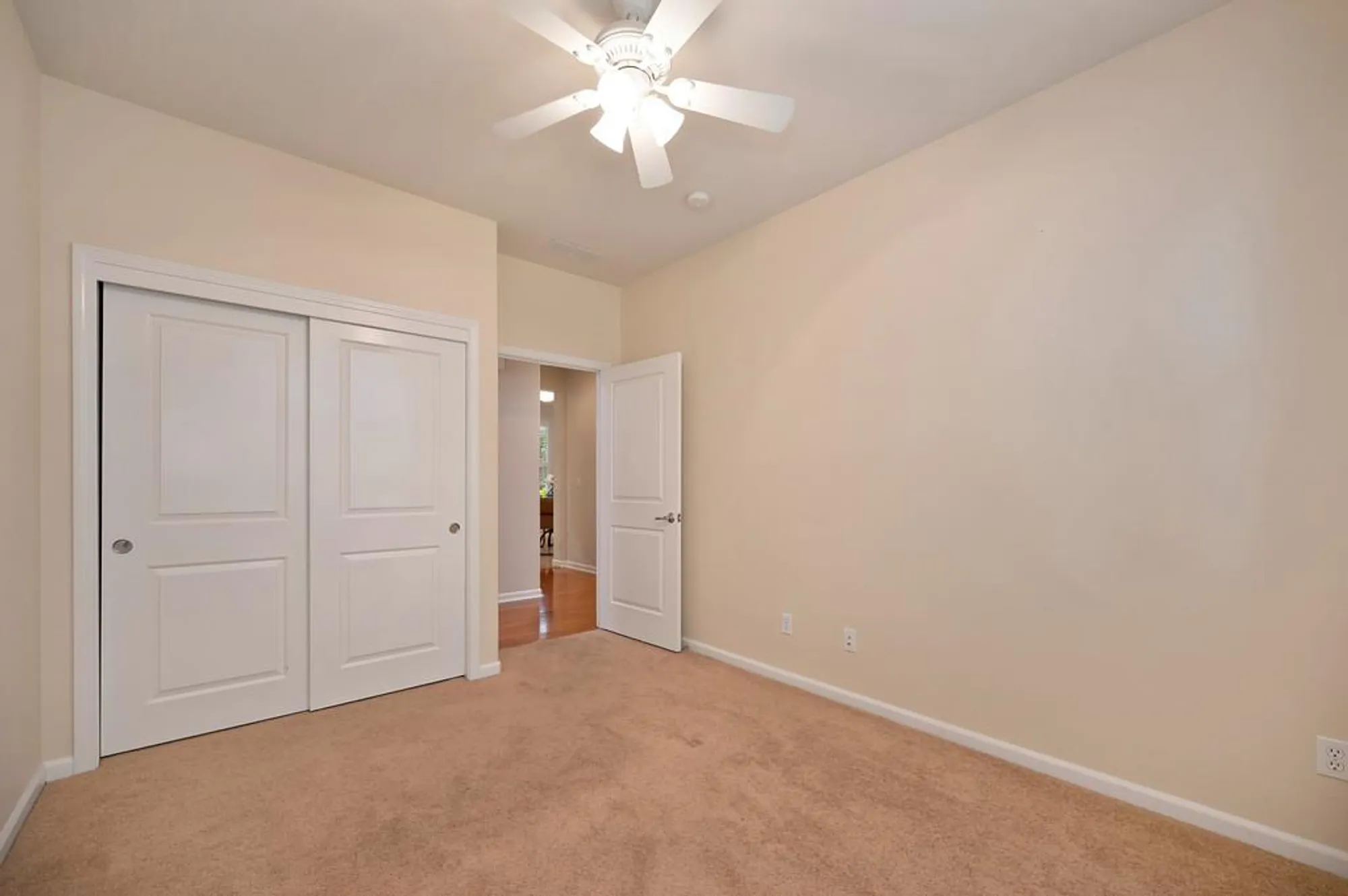 Property Slideshow image 31 of 42 | 7632 chatsworth cir, Elk Grove, CA, 95757