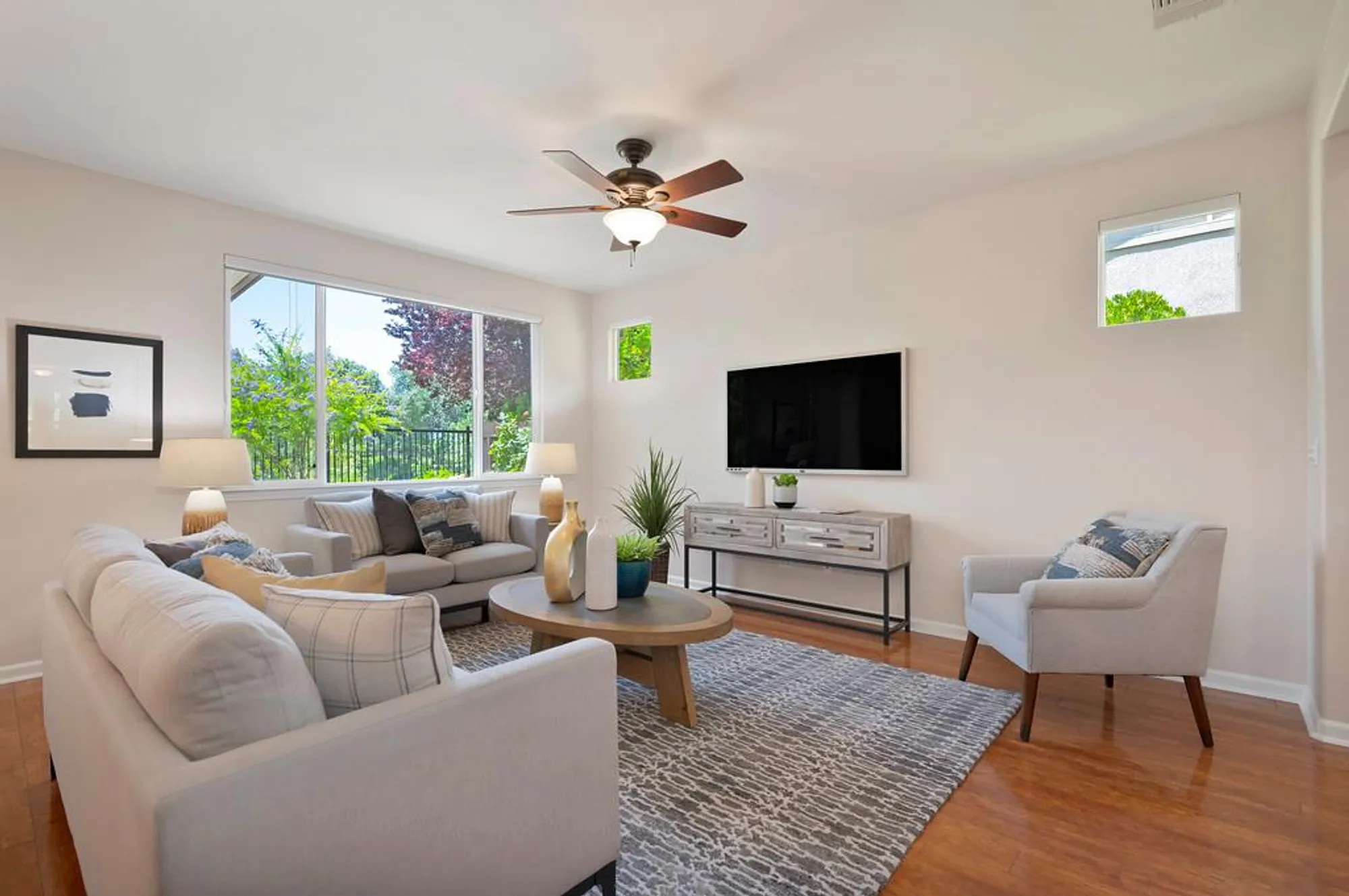 Property Slideshow image 9 of 42 | 7632 chatsworth cir, Elk Grove, CA, 95757