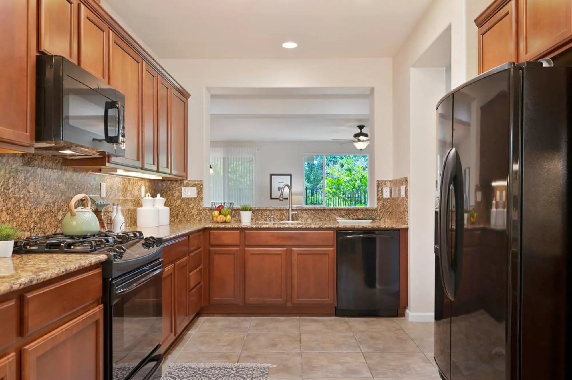 Property Slideshow image 19 of 42 | 7632 chatsworth cir, Elk Grove, CA, 95757