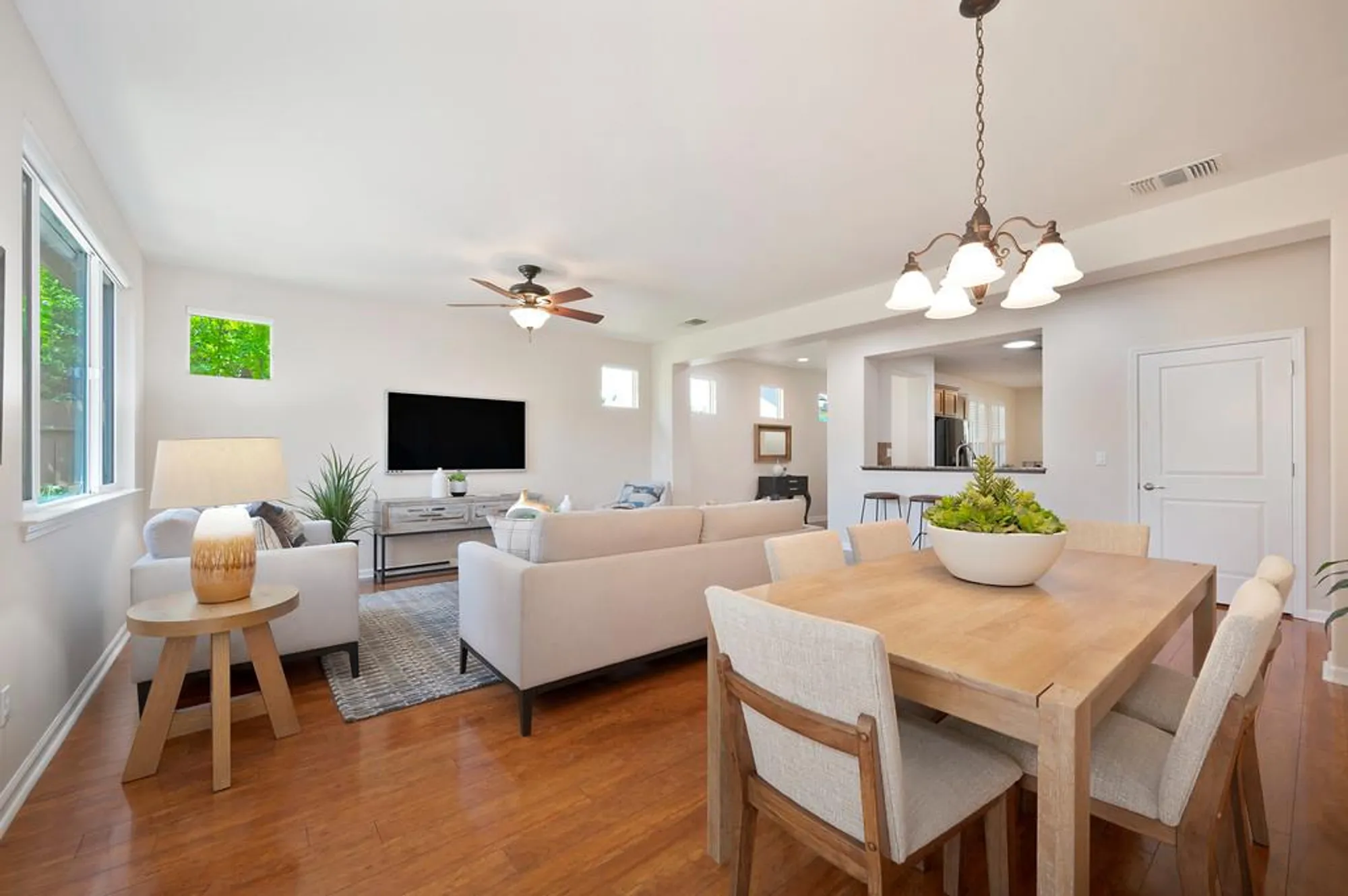 Property Slideshow image 10 of 42 | 7632 chatsworth cir, Elk Grove, CA, 95757