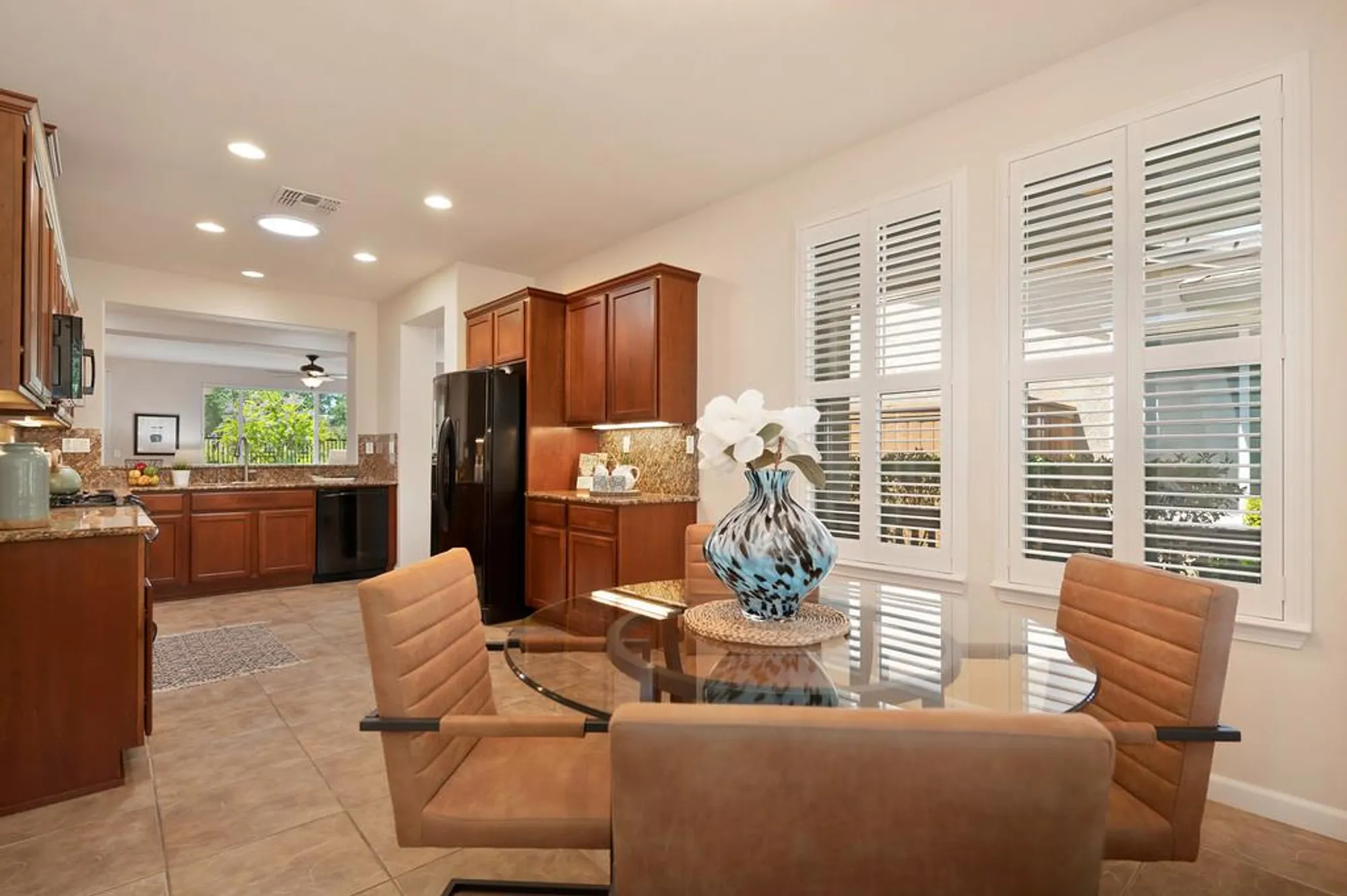 Property Slideshow image 18 of 42 | 7632 chatsworth cir, Elk Grove, CA, 95757