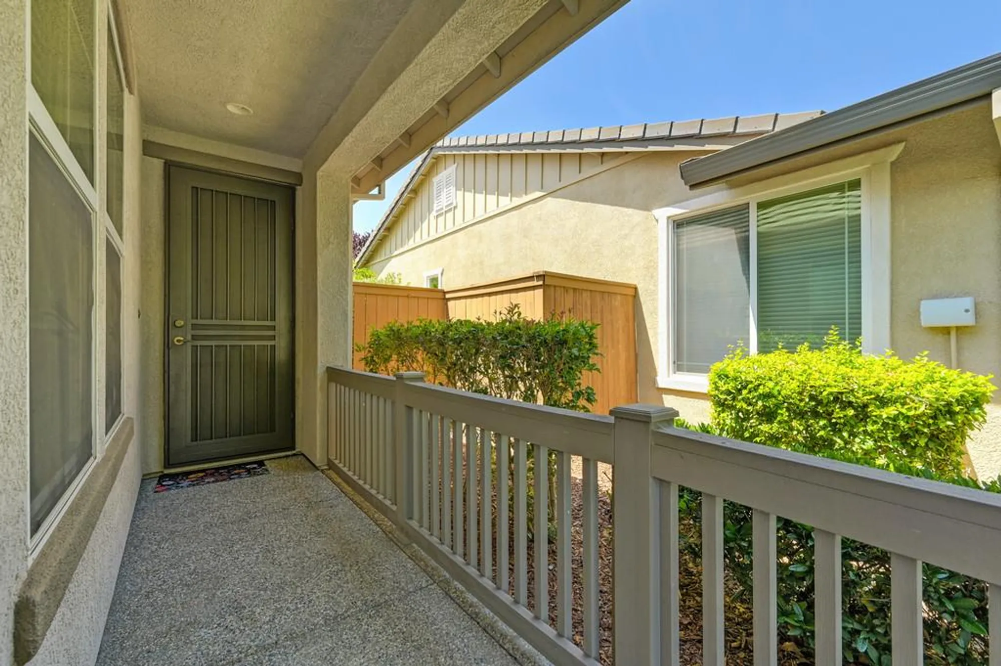 Property Slideshow image 6 of 42 | 7632 chatsworth cir, Elk Grove, CA, 95757