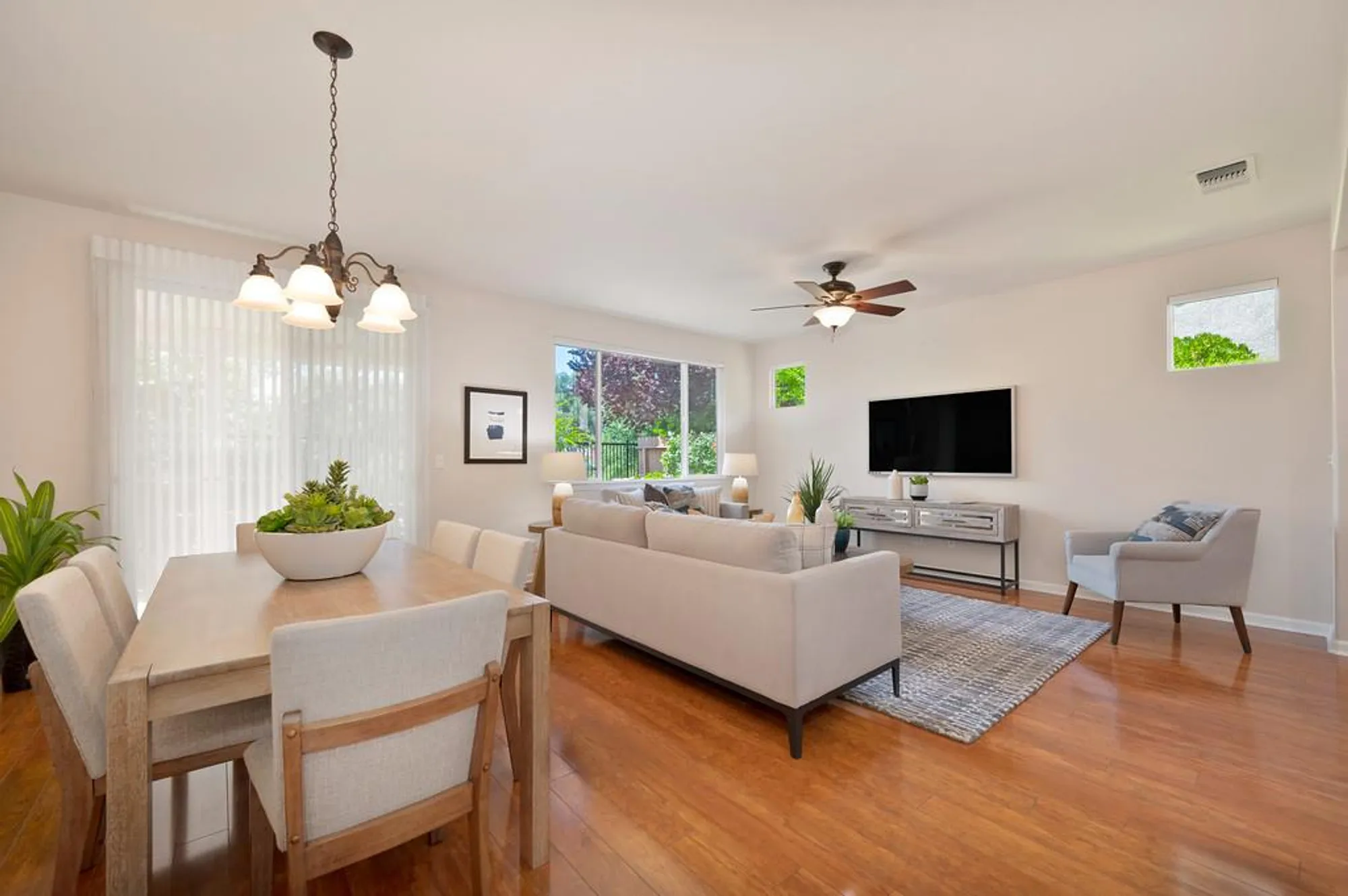 Property Slideshow image 11 of 42 | 7632 chatsworth cir, Elk Grove, CA, 95757