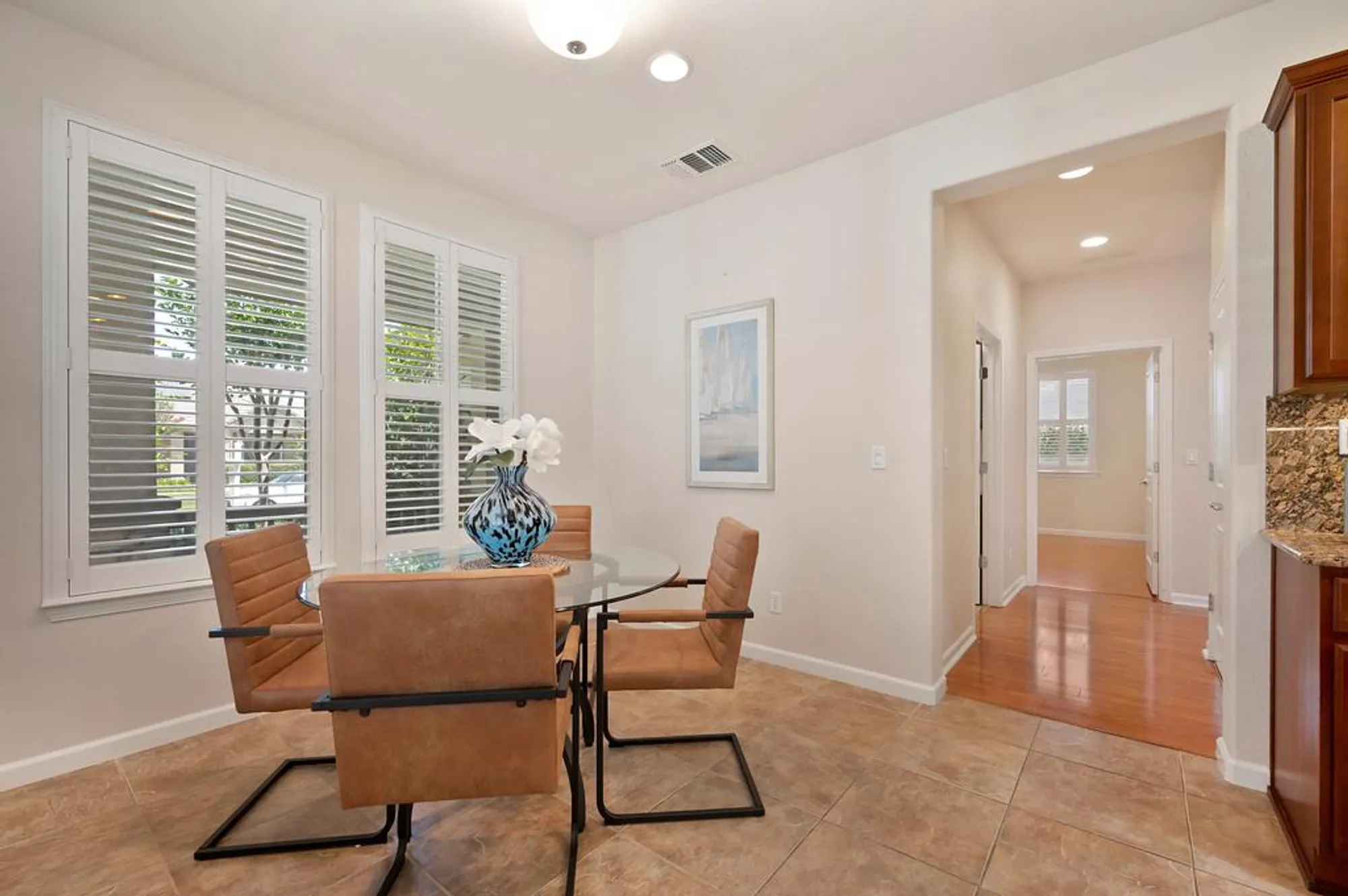 Property Slideshow image 16 of 42 | 7632 chatsworth cir, Elk Grove, CA, 95757