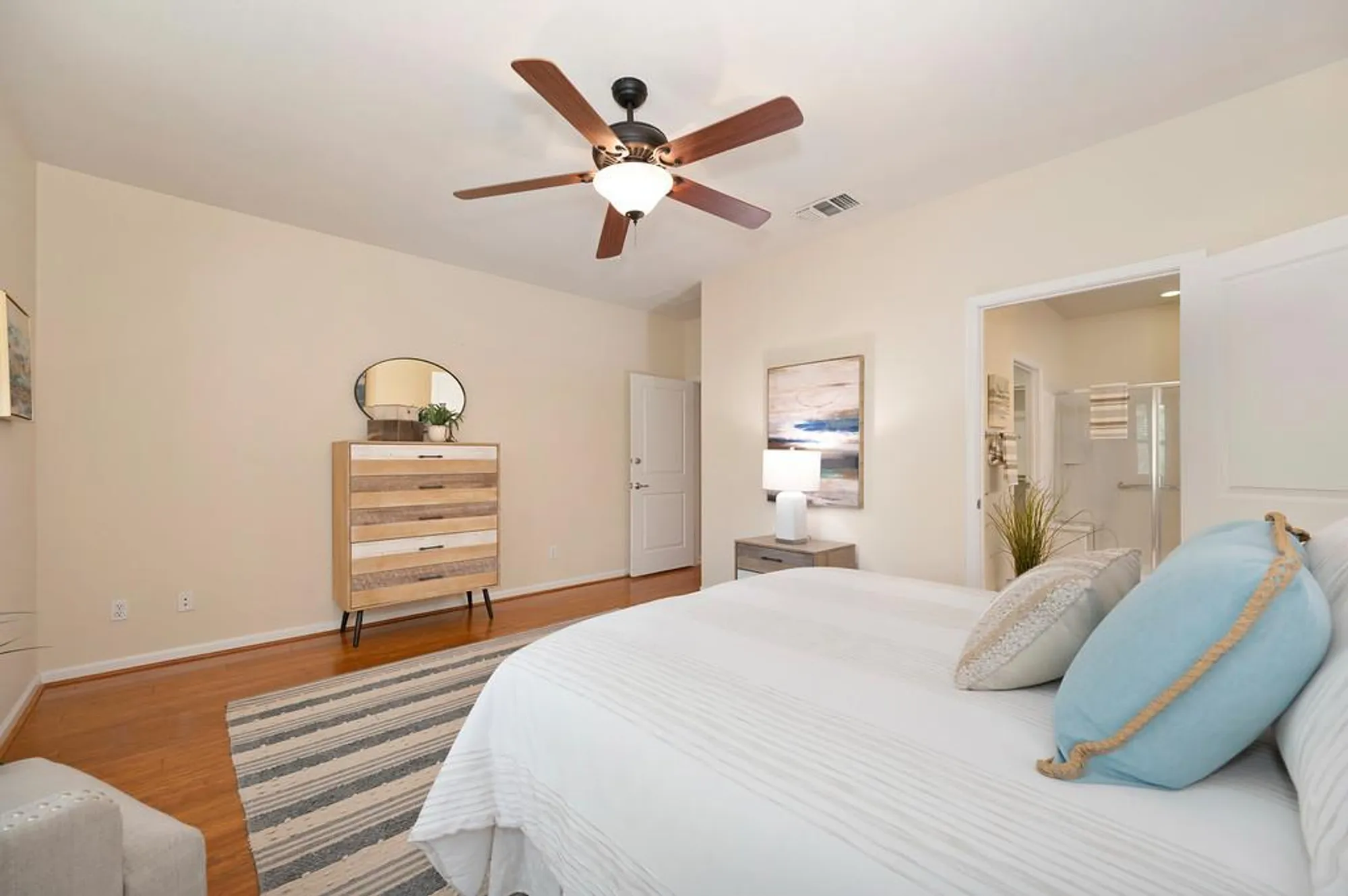 Property Slideshow image 24 of 42 | 7632 chatsworth cir, Elk Grove, CA, 95757