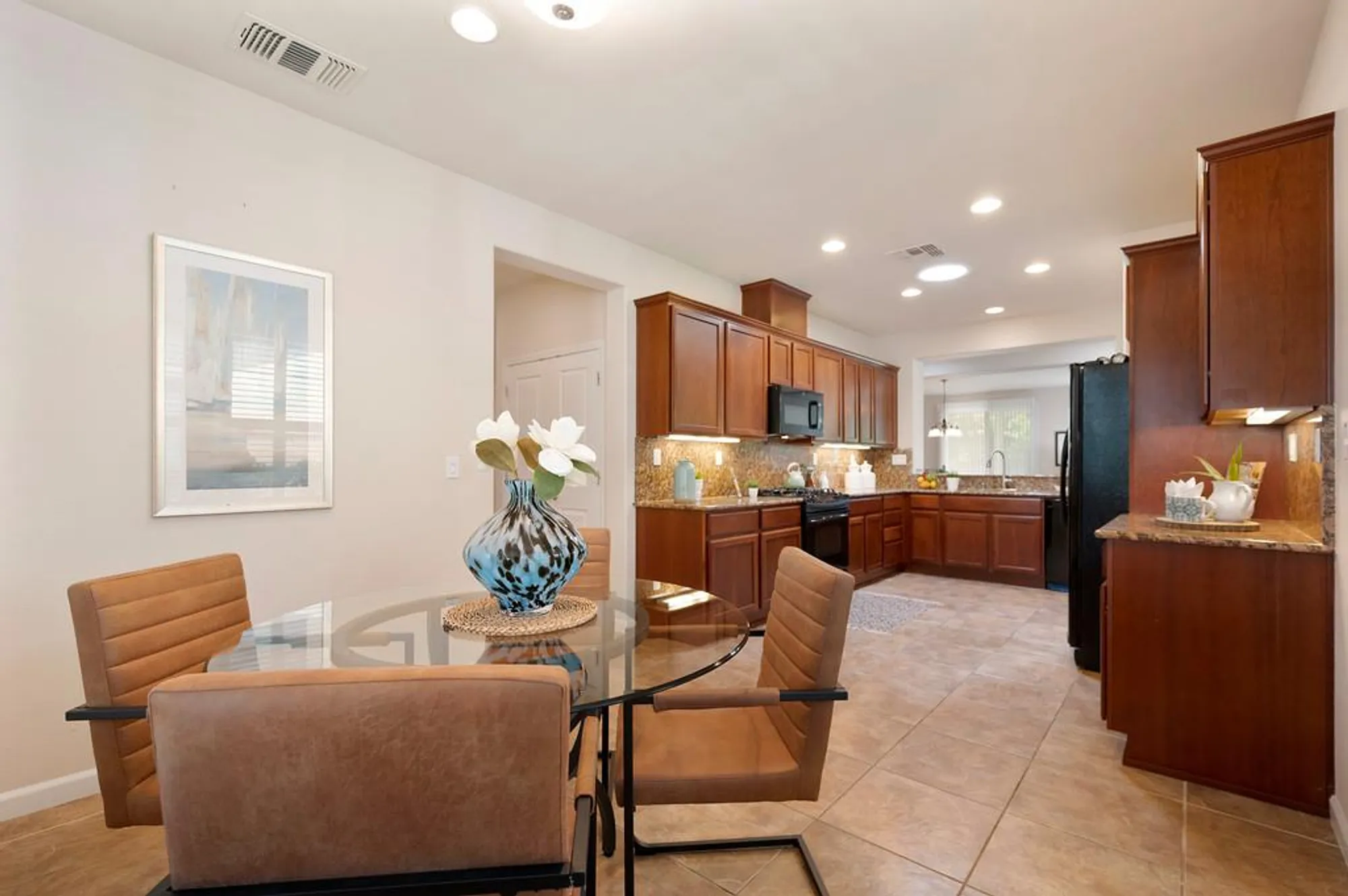 Property Slideshow image 17 of 42 | 7632 chatsworth cir, Elk Grove, CA, 95757