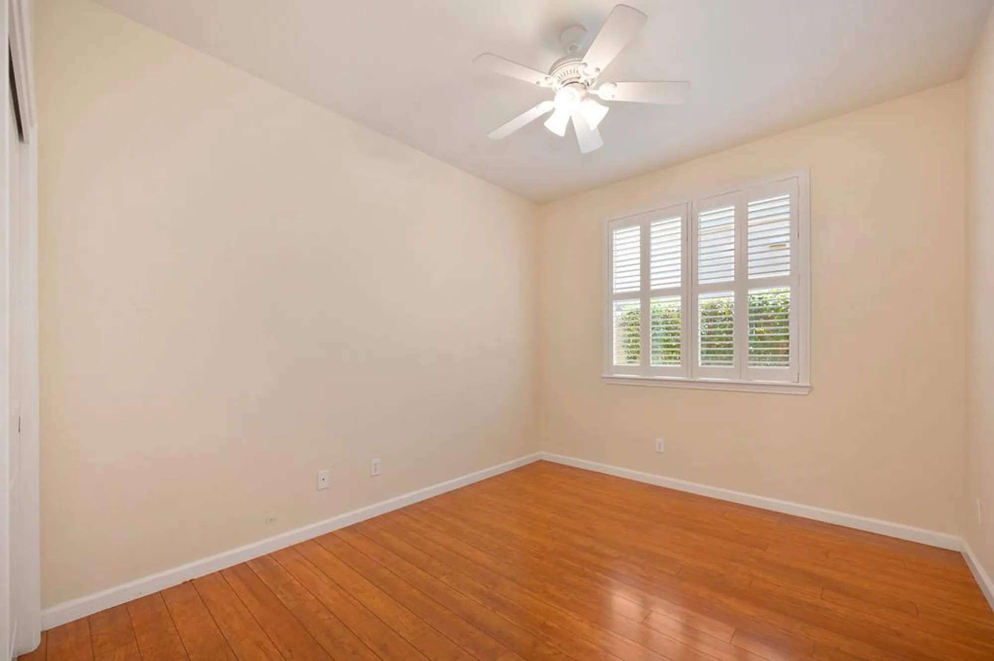 Property Slideshow image 28 of 42 | 7632 chatsworth cir, Elk Grove, CA, 95757