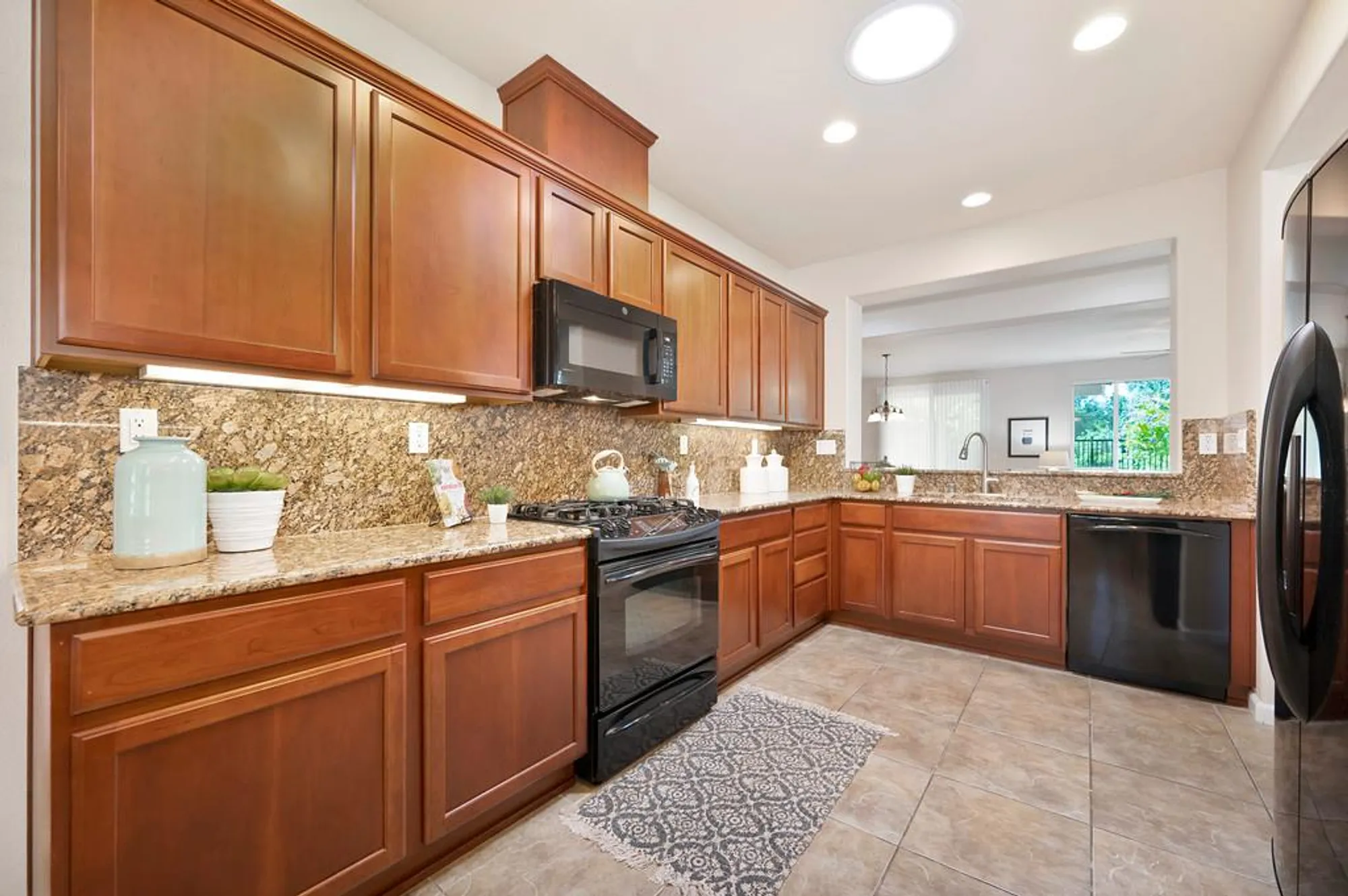 Property Slideshow image 15 of 42 | 7632 chatsworth cir, Elk Grove, CA, 95757