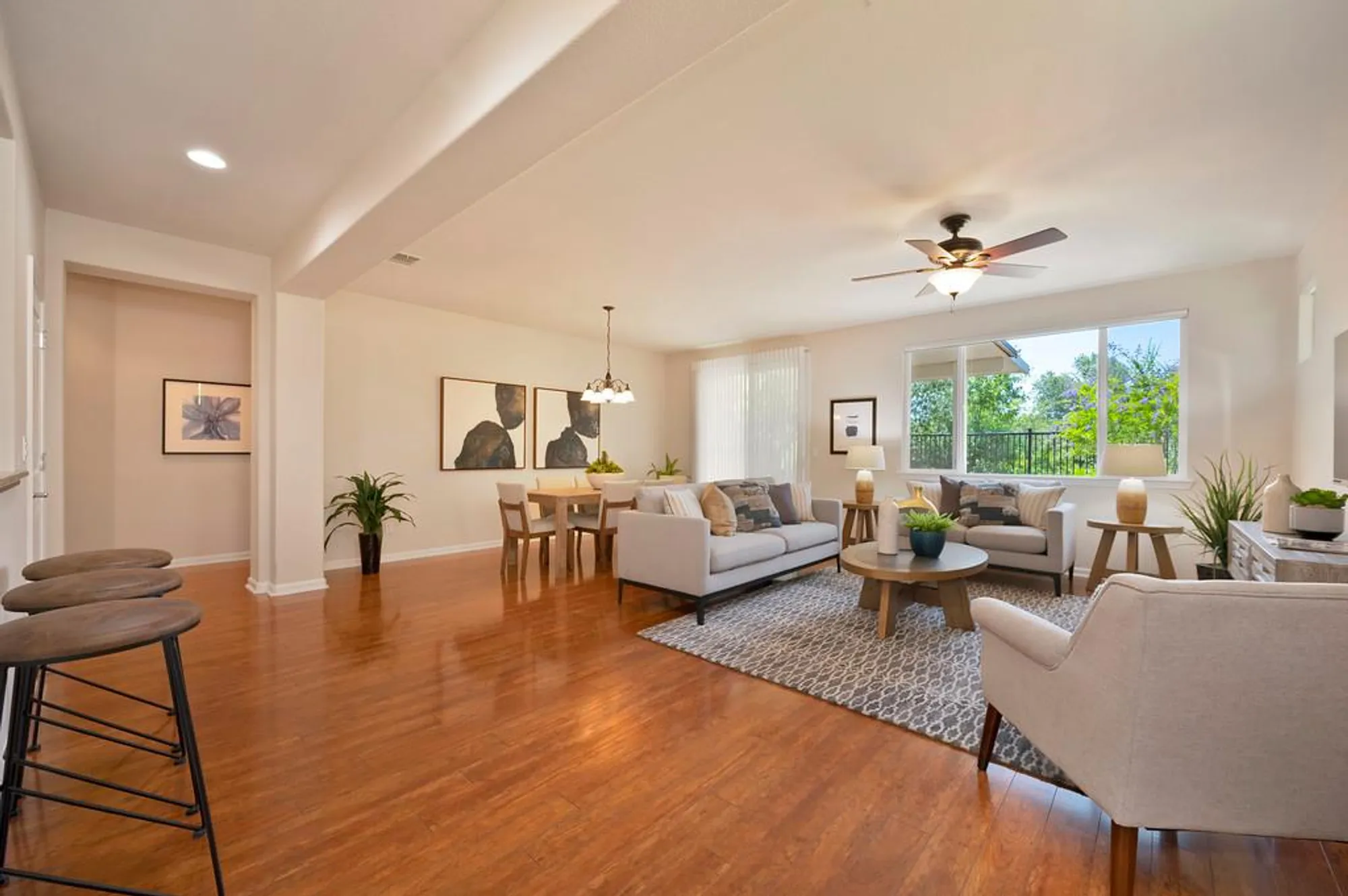 Property Slideshow image 8 of 42 | 7632 chatsworth cir, Elk Grove, CA, 95757