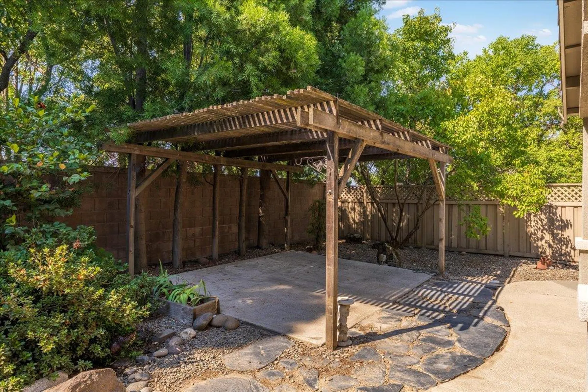 Property Slideshow image 24 of 33 | 1975 mary rose ln, Lincoln, CA, 95648