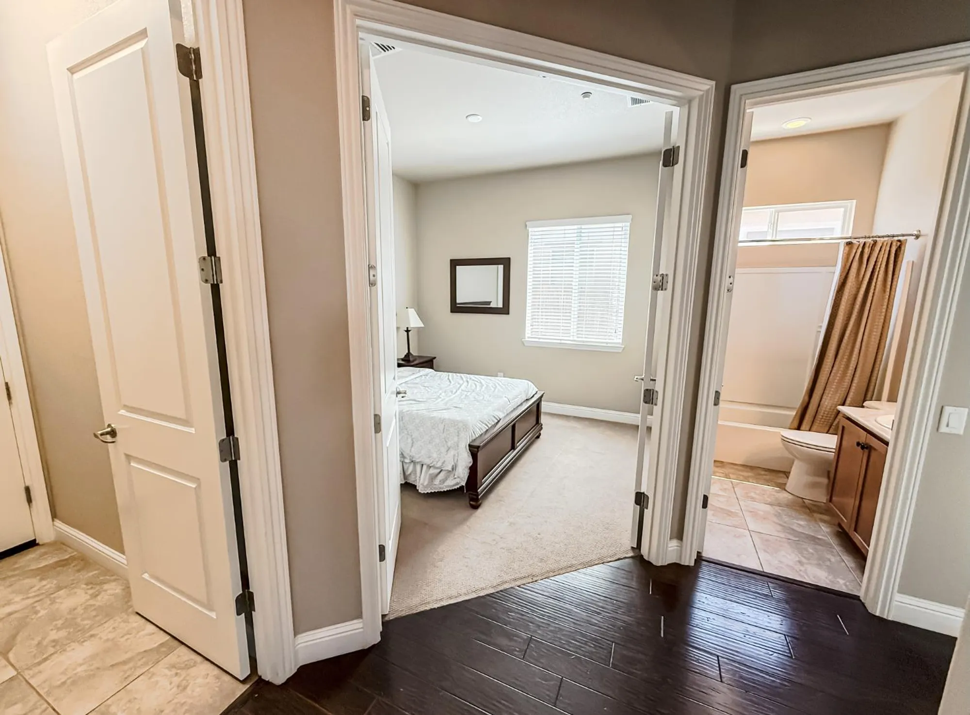 Property Slideshow image 16 of 33 | 2144 arlington dr, Roseville, CA, 95747