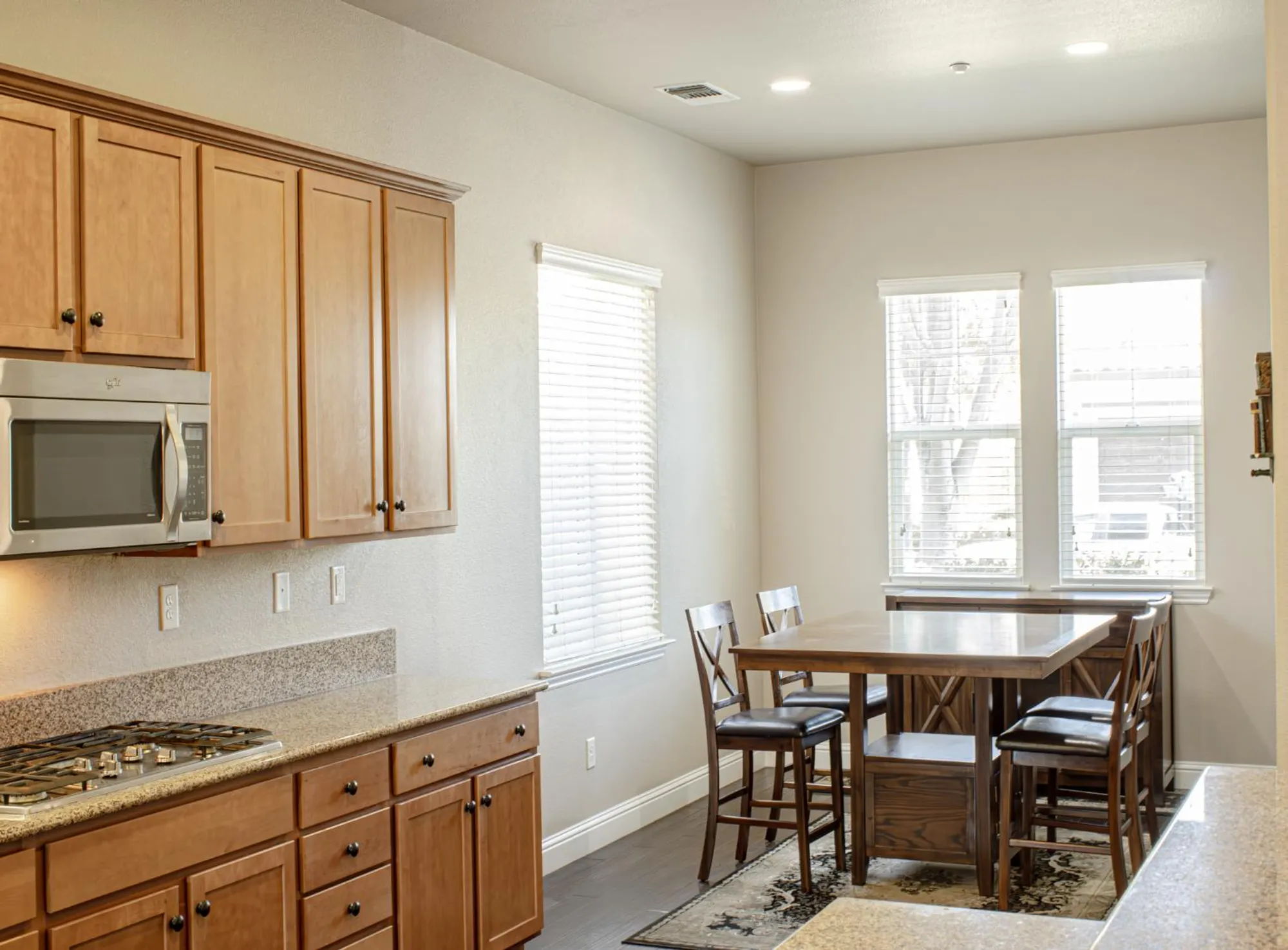 Property Slideshow image 9 of 33 | 2144 arlington dr, Roseville, CA, 95747