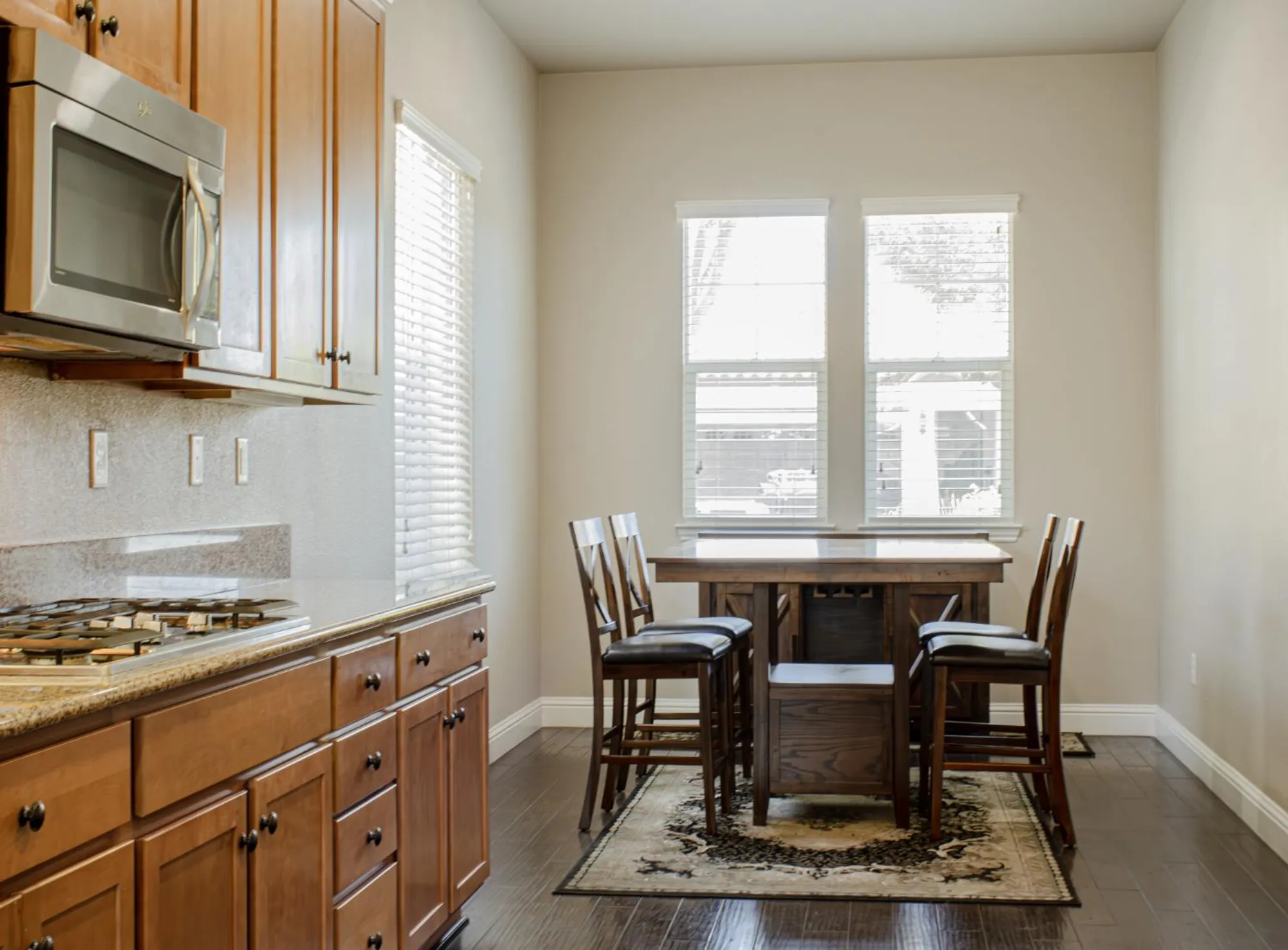 Property Slideshow image 10 of 33 | 2144 arlington dr, Roseville, CA, 95747
