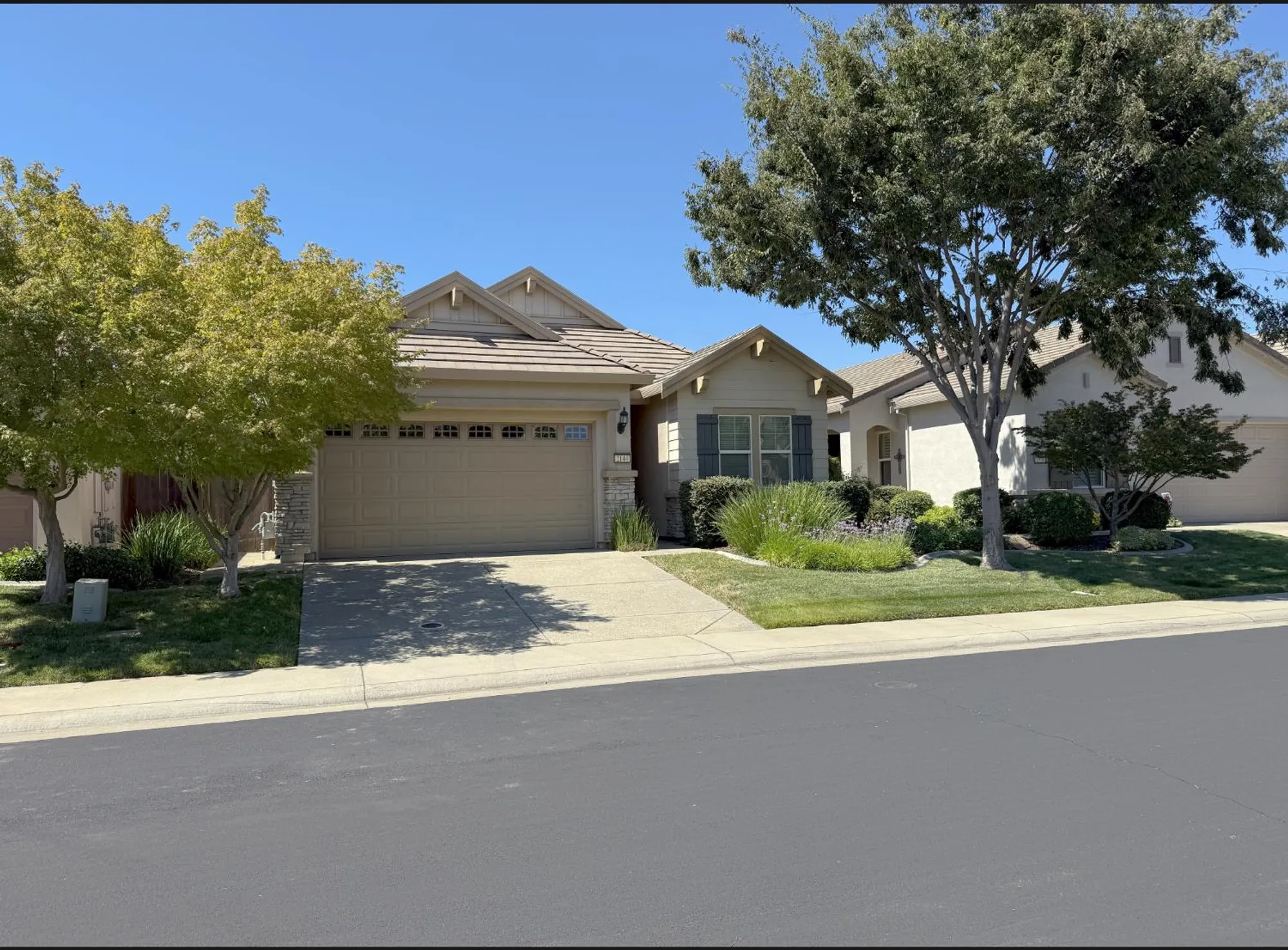 Property Slideshow image 26 of 33 | 2144 arlington dr, Roseville, CA, 95747