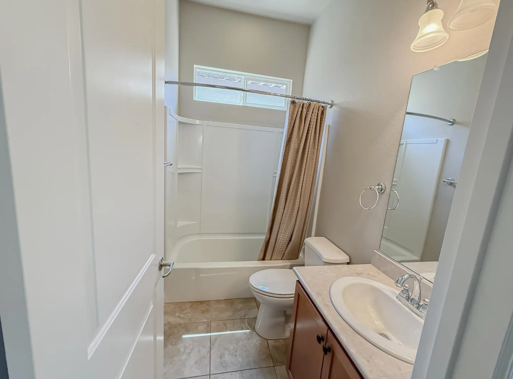 Property Slideshow image 18 of 33 | 2144 arlington dr, Roseville, CA, 95747