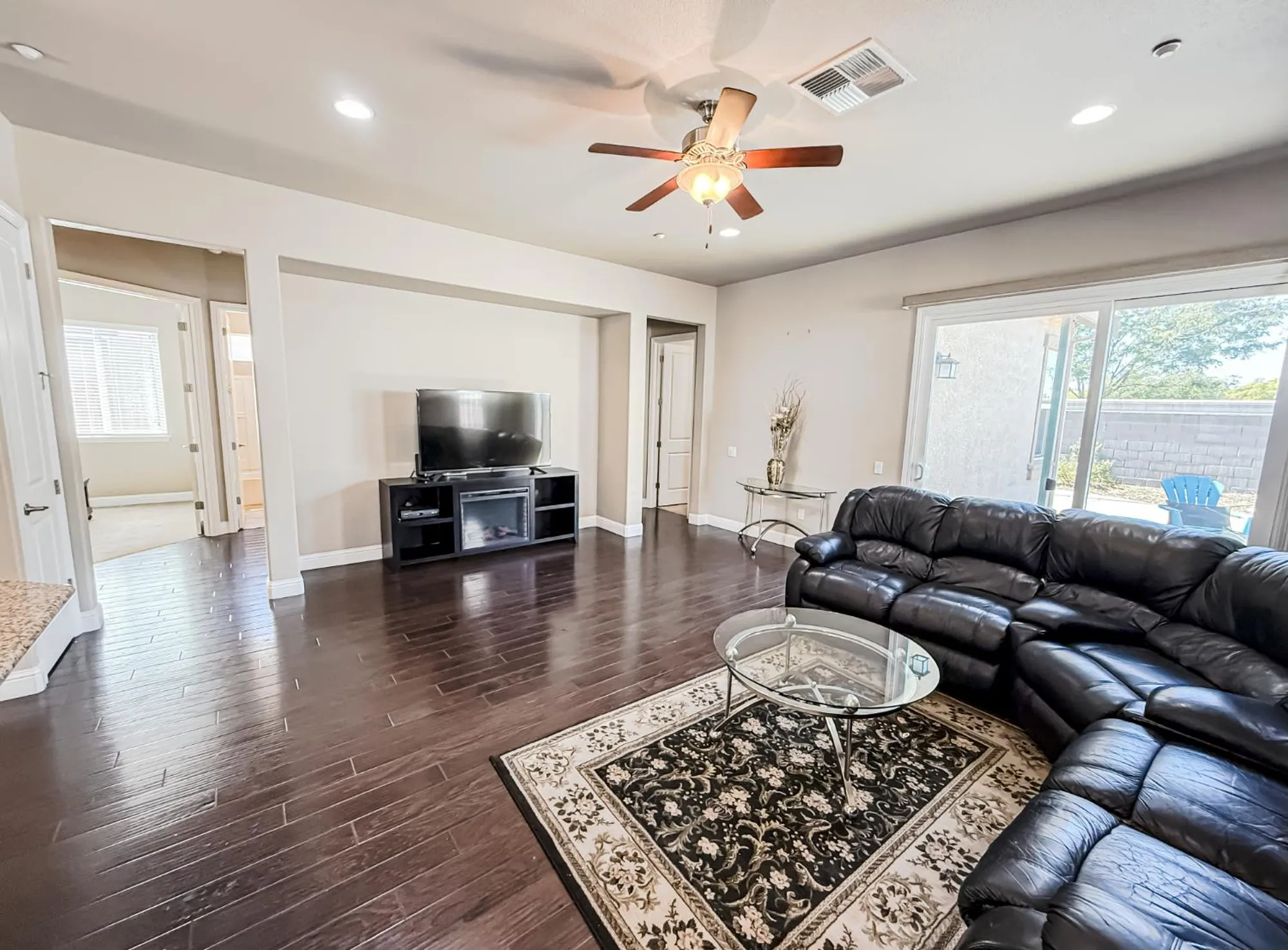 Property Slideshow image 7 of 33 | 2144 arlington dr, Roseville, CA, 95747