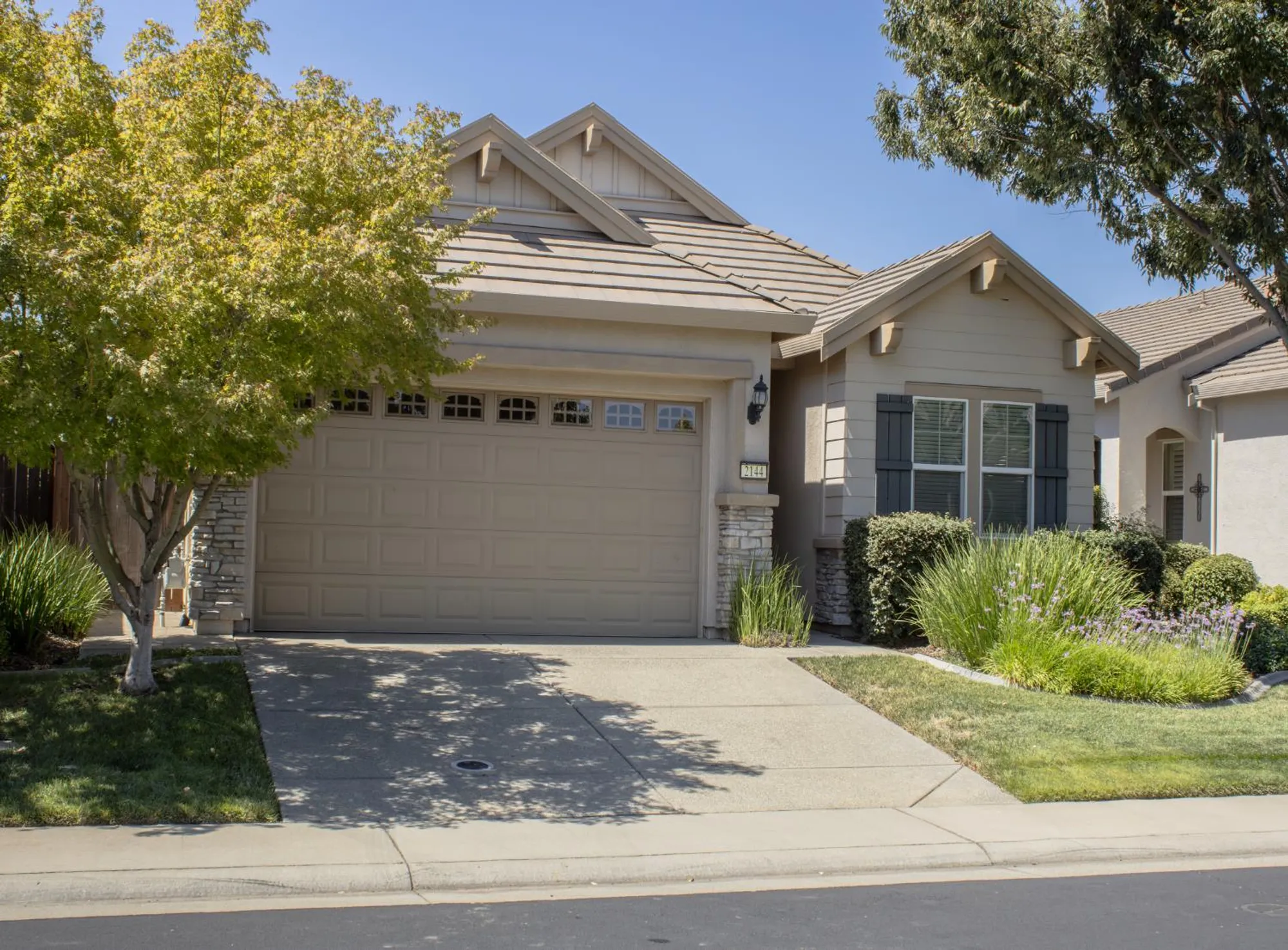 Property Slideshow image 25 of 33 | 2144 arlington dr, Roseville, CA, 95747