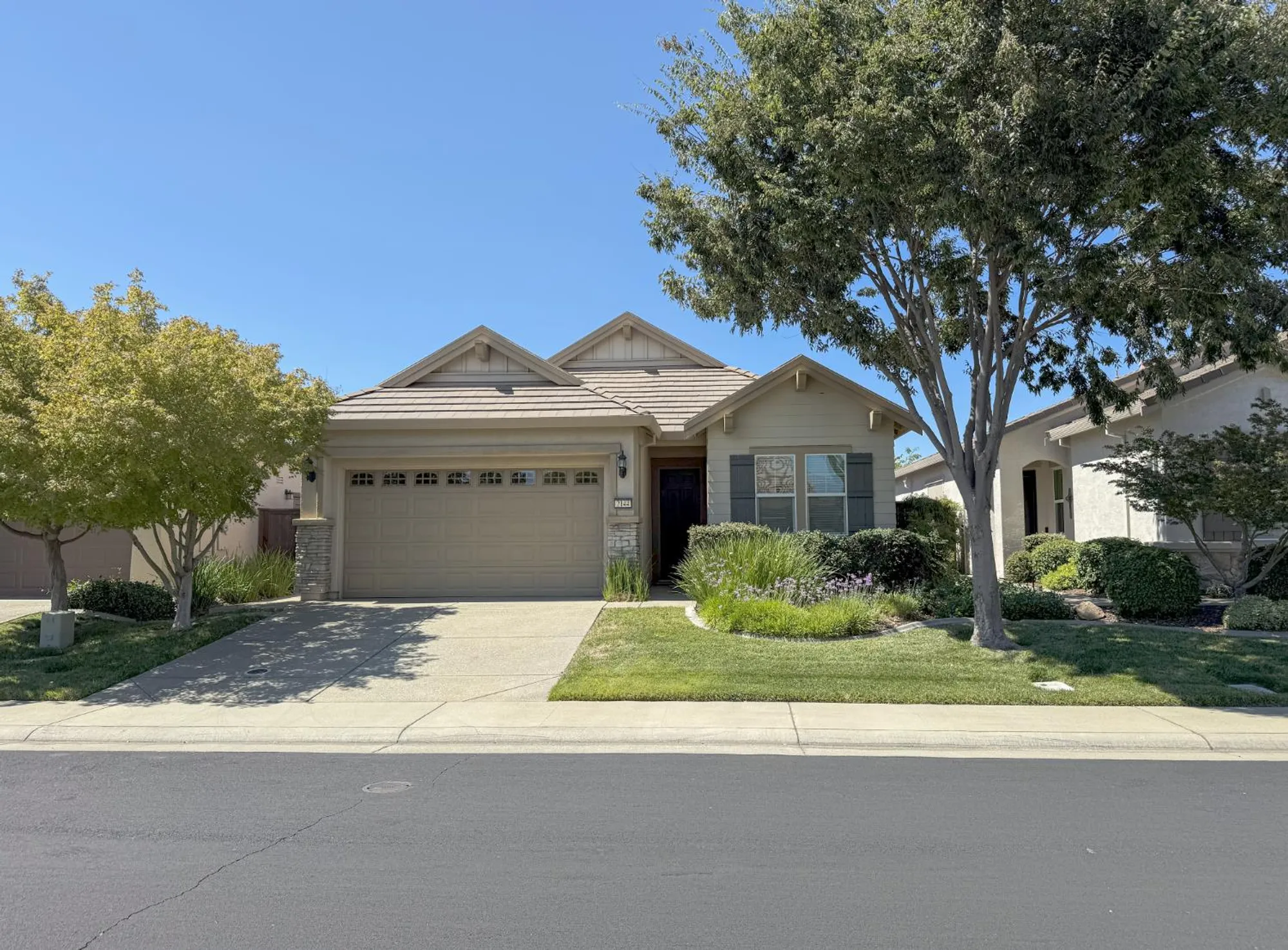 Property Slideshow image 24 of 33 | 2144 arlington dr, Roseville, CA, 95747