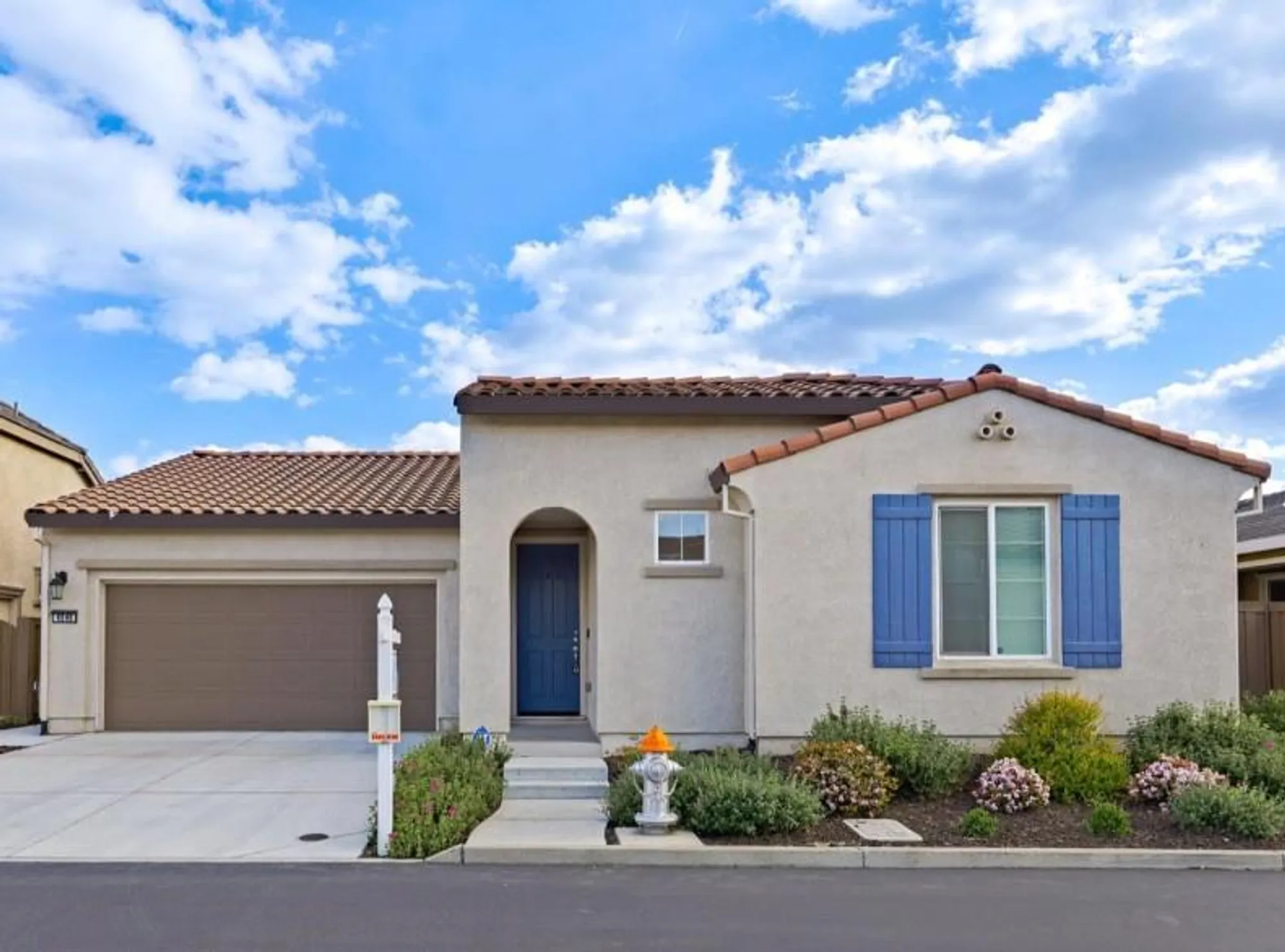 Property Slideshow image 1 of 27 | 4040 arco del paso ln, Sacramento, CA, 95834