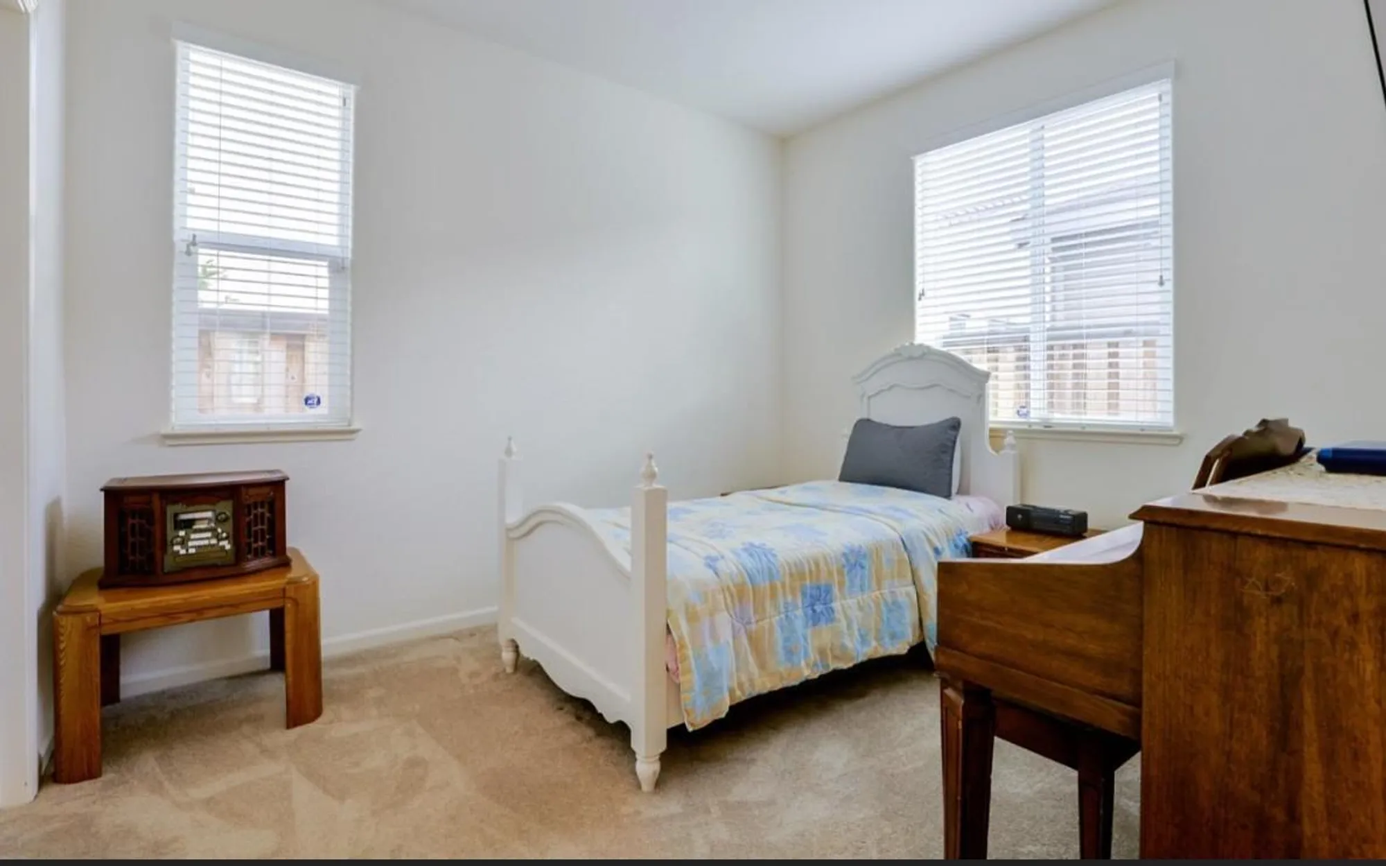 Property Slideshow image 16 of 27 | 4040 arco del paso ln, Sacramento, CA, 95834
