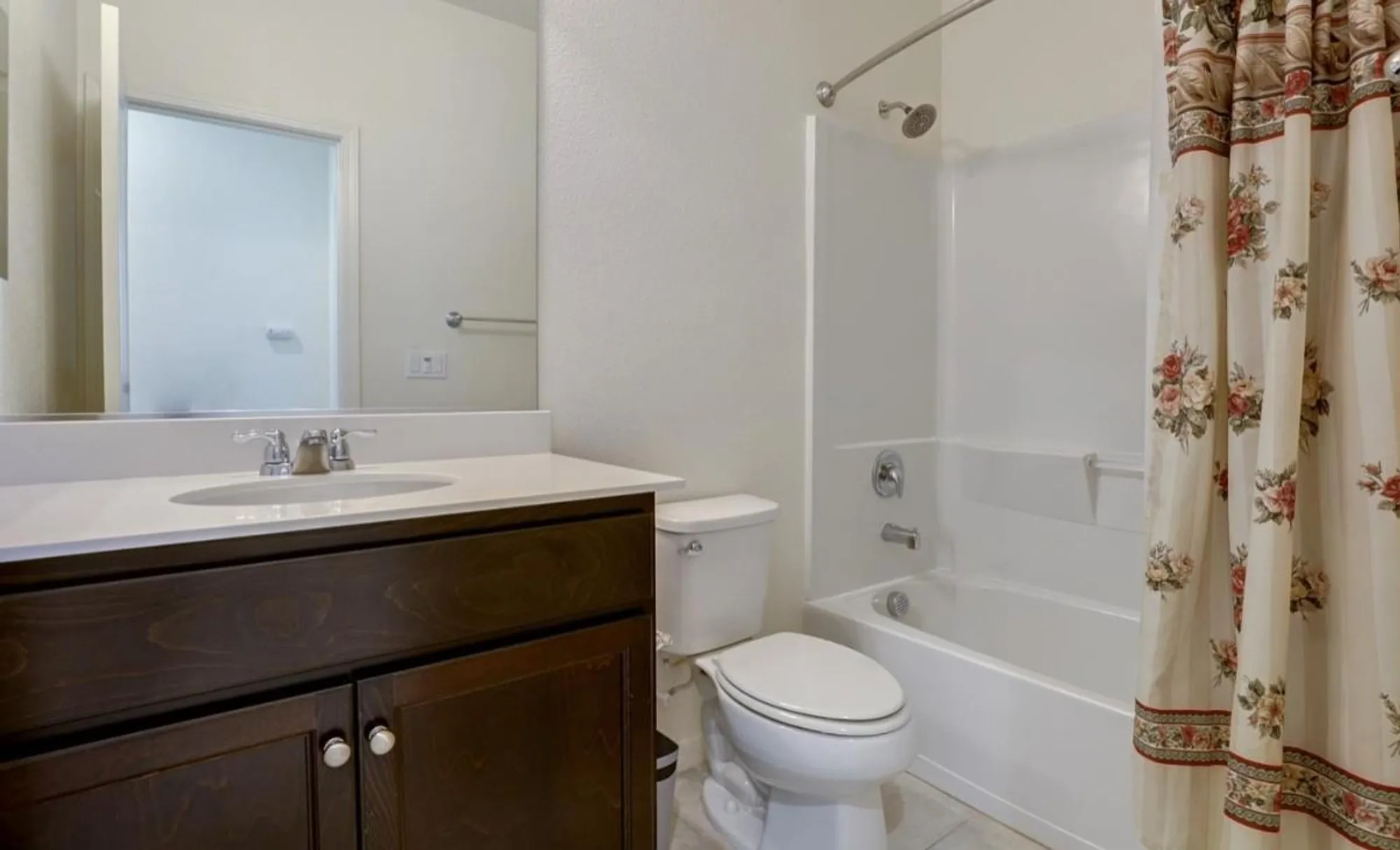 Property Slideshow image 14 of 27 | 4040 arco del paso ln, Sacramento, CA, 95834