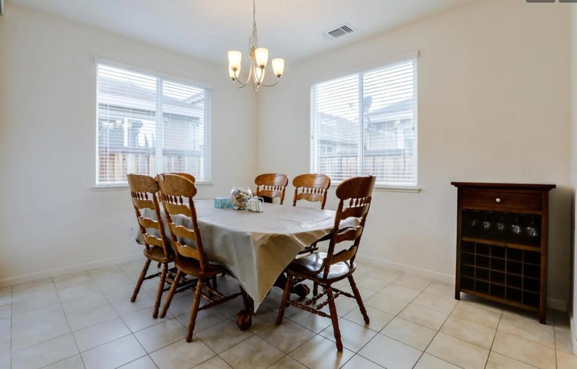 Property Slideshow image 10 of 27 | 4040 arco del paso ln, Sacramento, CA, 95834