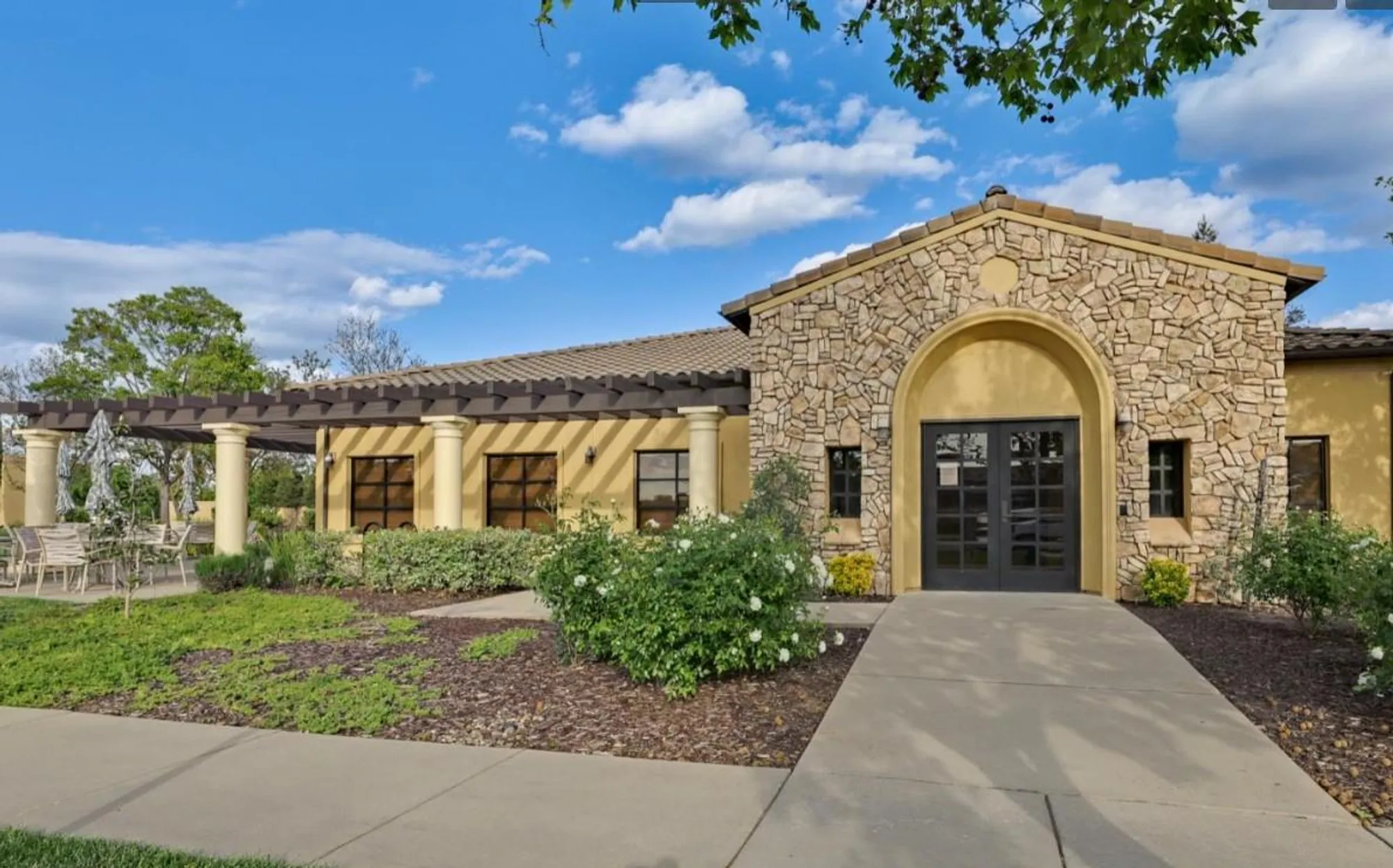 Property Slideshow image 21 of 27 | 4040 arco del paso ln, Sacramento, CA, 95834