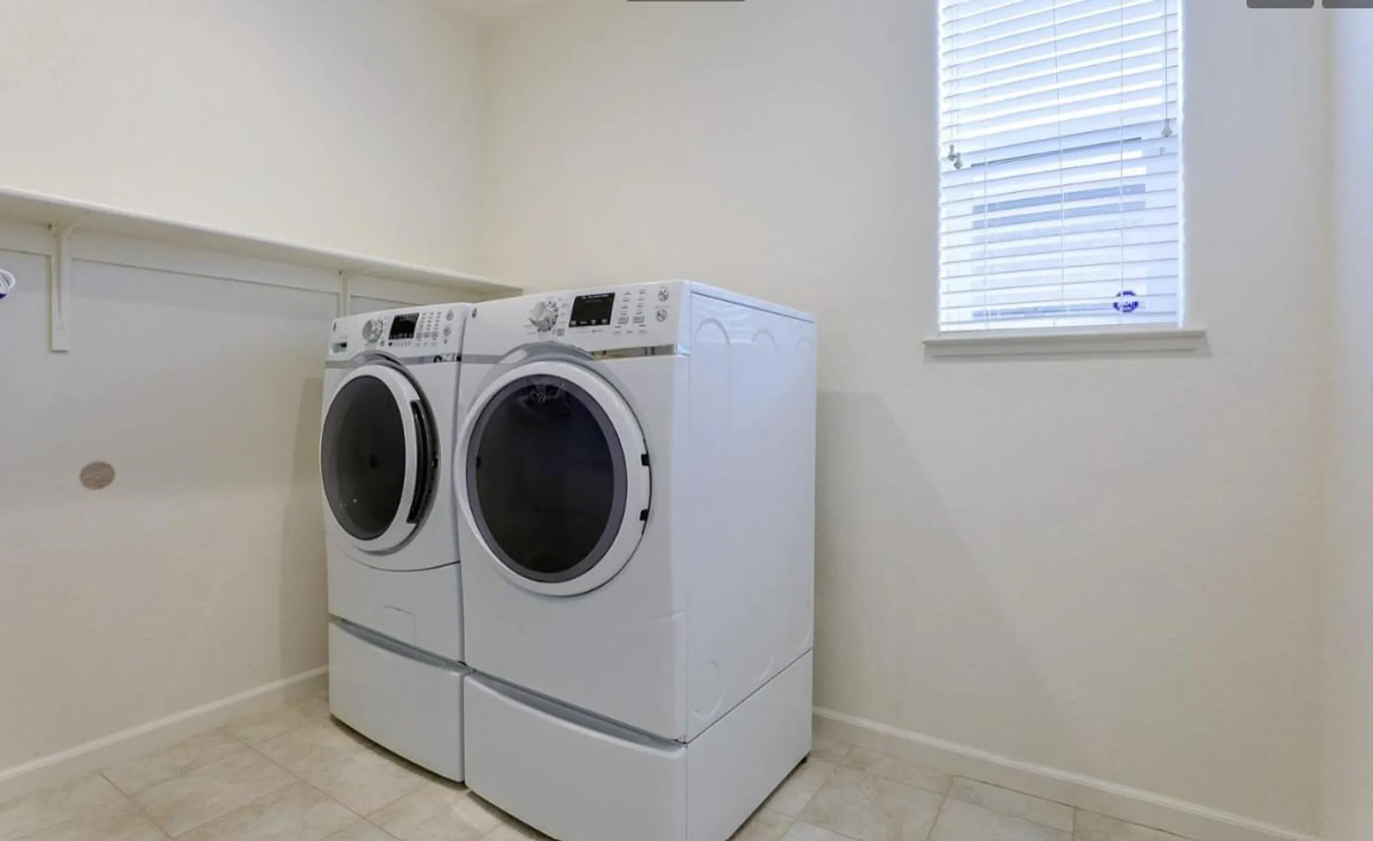 Property Slideshow image 17 of 27 | 4040 arco del paso ln, Sacramento, CA, 95834