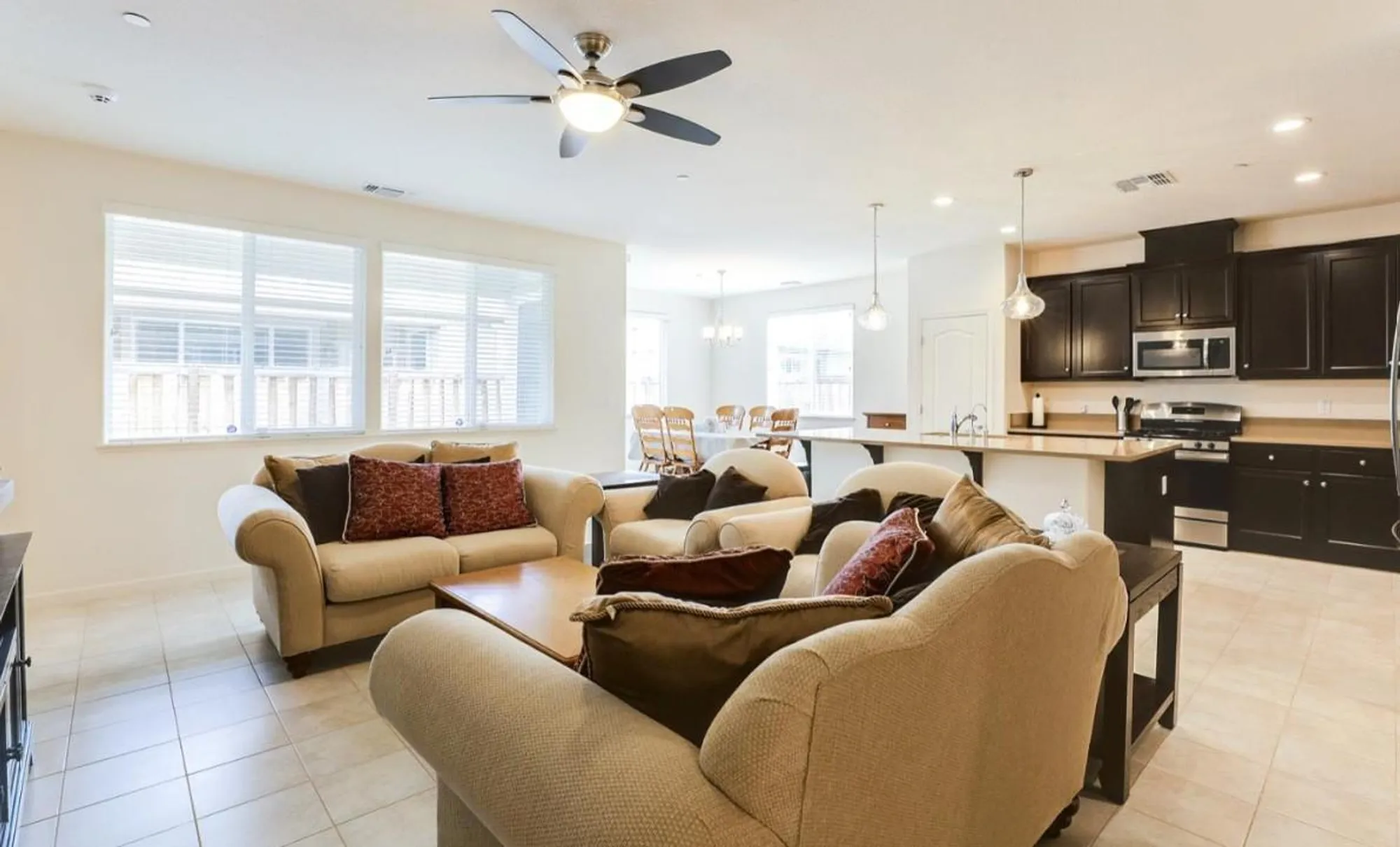 Property Slideshow image 4 of 27 | 4040 arco del paso ln, Sacramento, CA, 95834