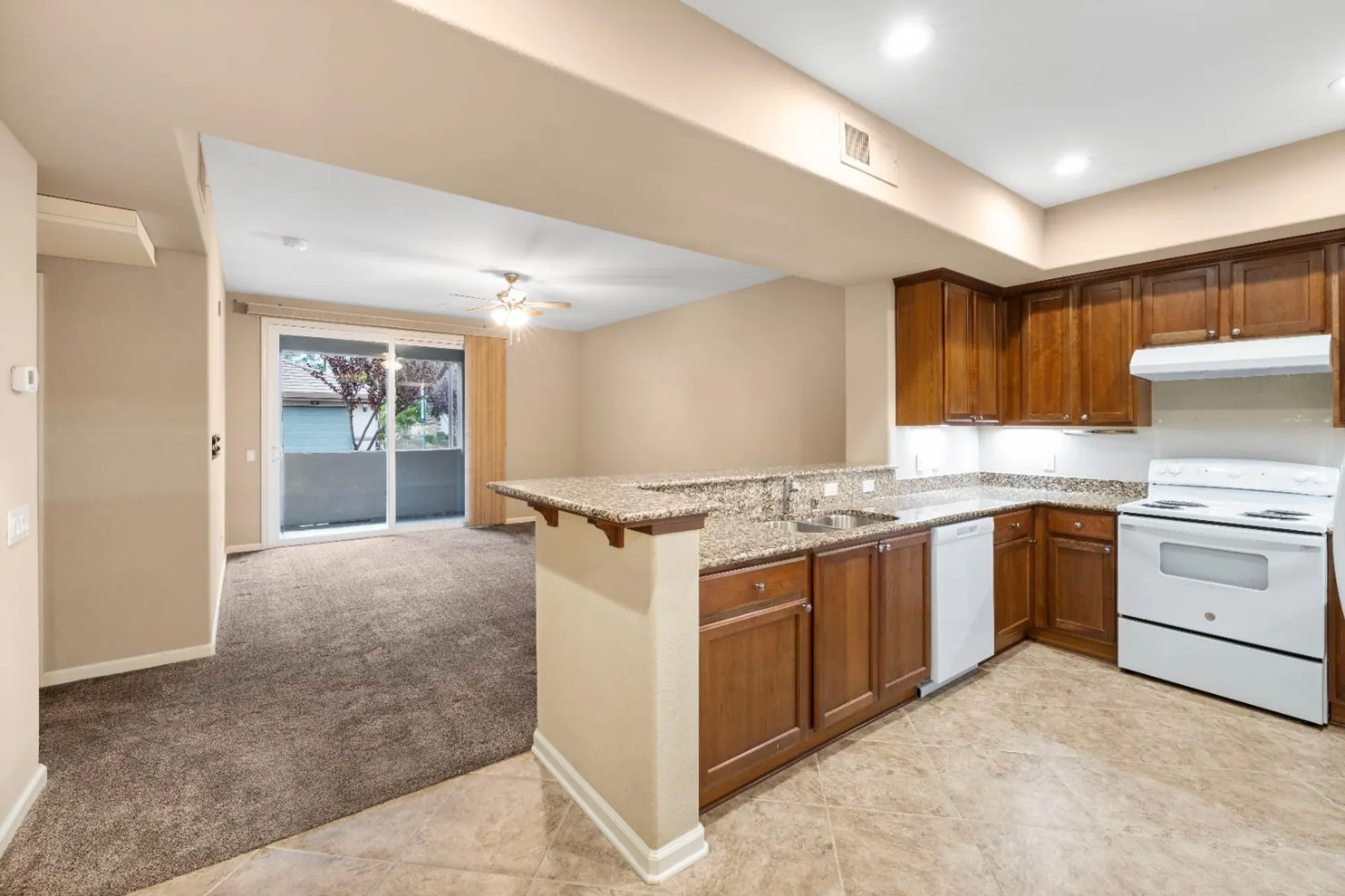 Property Slideshow image 12 of 27 | 1550 topanga ln unit 107, Lincoln, CA, 95648