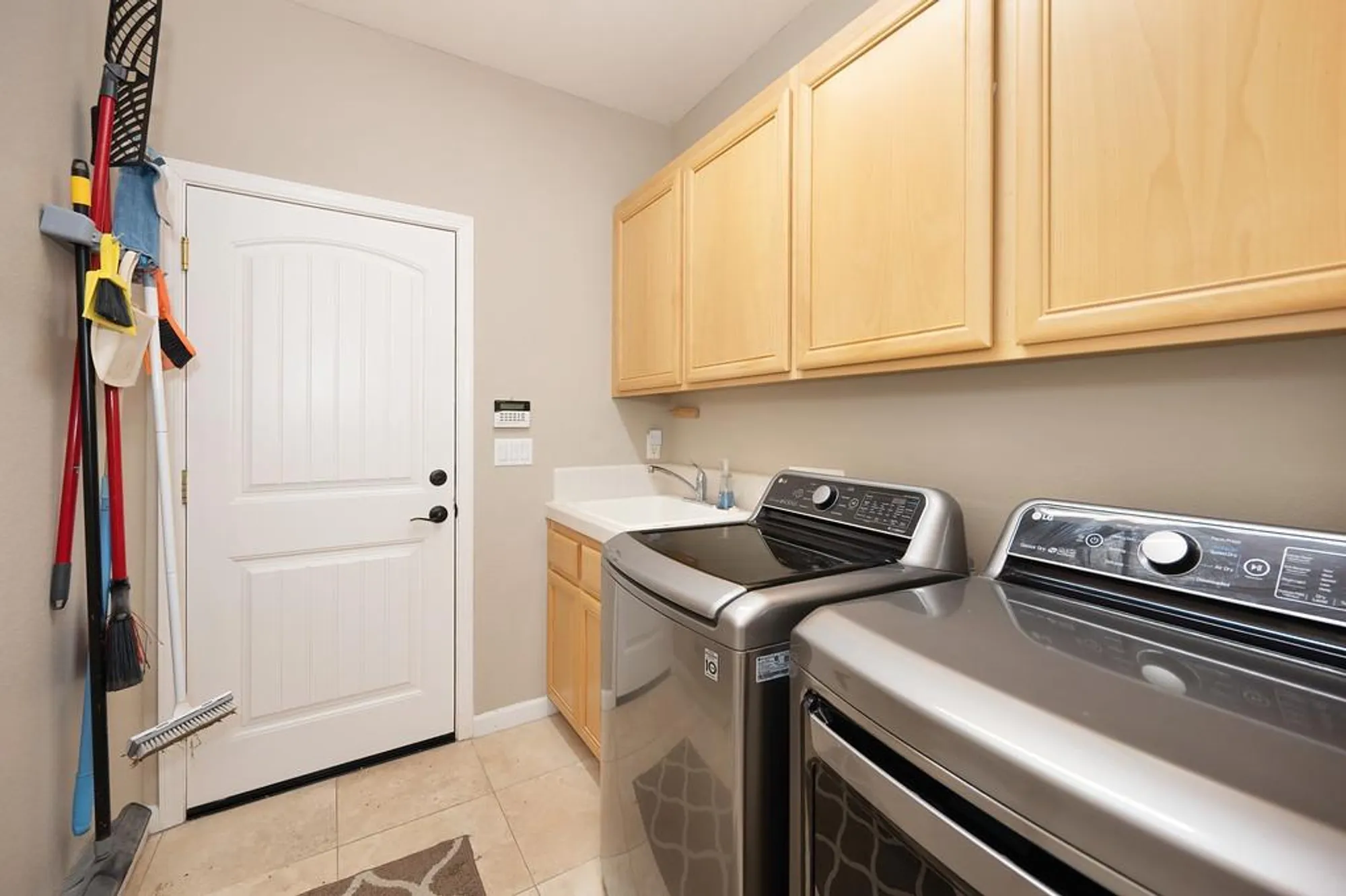 Property Slideshow image 33 of 69 | 4133 hovnanian dr, Sacramento, CA, 95834