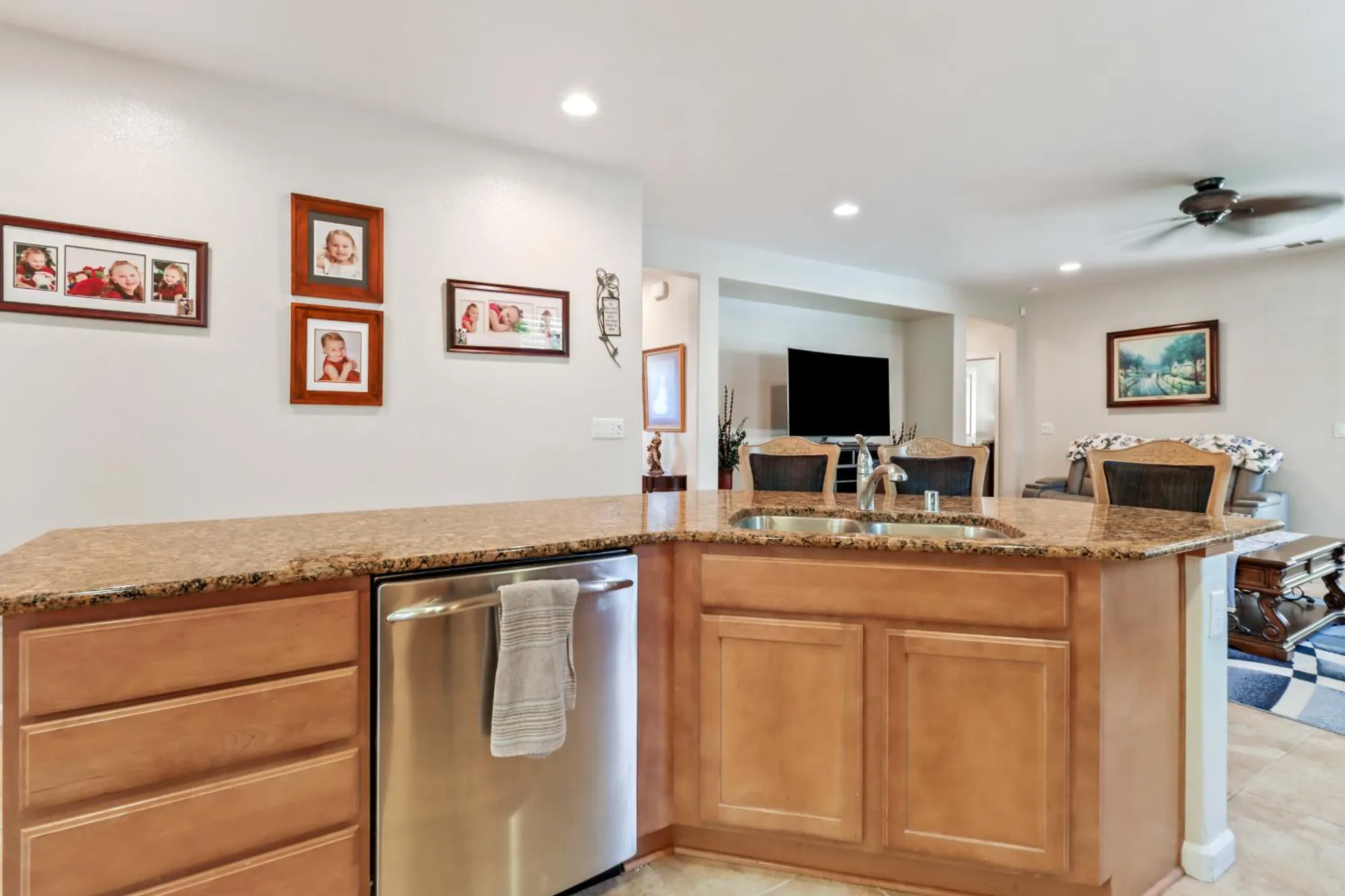 Property Slideshow image 11 of 42 | 7401 rothschild ct, Elk Grove, CA, 95757
