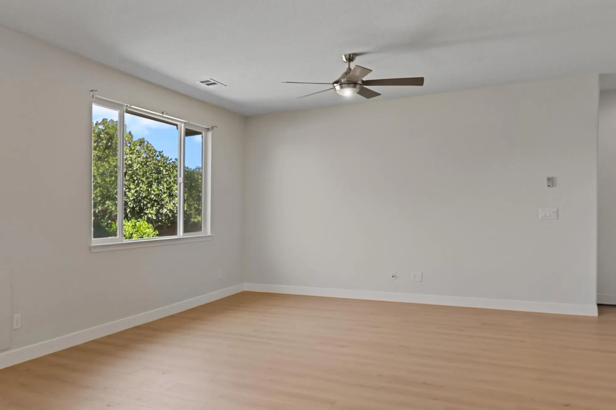 Property Slideshow image 13 of 49 | 9895 sheffield way, Elk Grove, CA, 95757