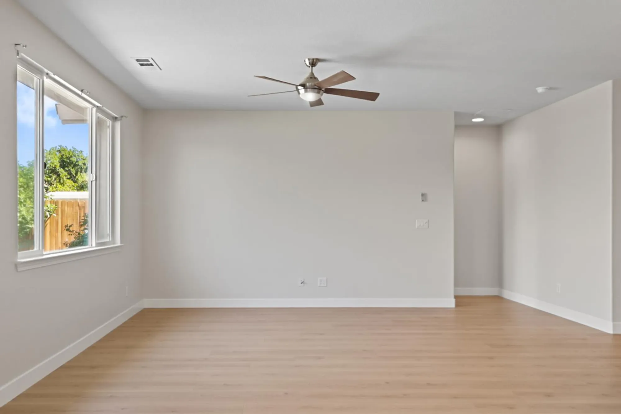 Property Slideshow image 14 of 49 | 9895 sheffield way, Elk Grove, CA, 95757