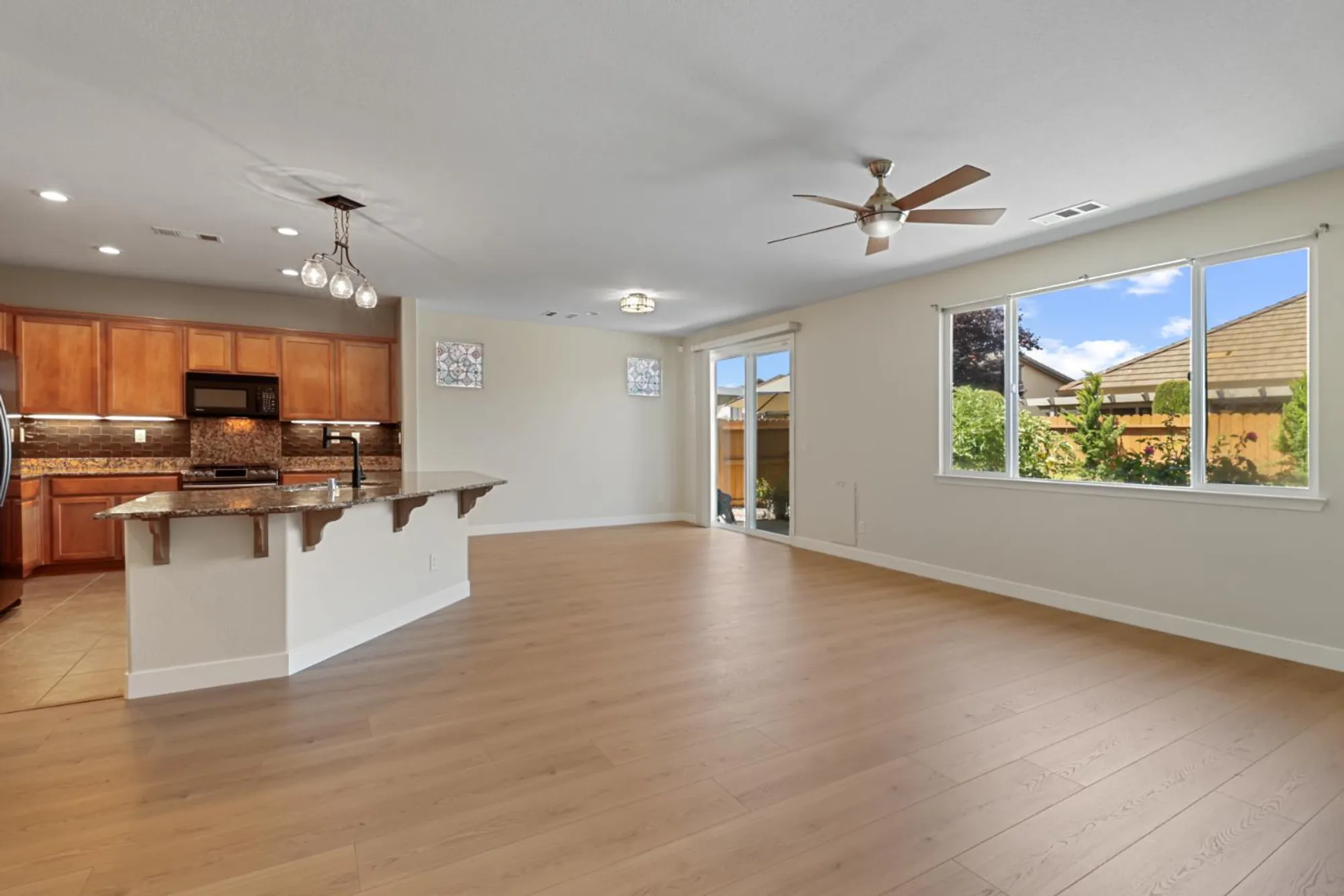 Property Slideshow image 7 of 49 | 9895 sheffield way, Elk Grove, CA, 95757