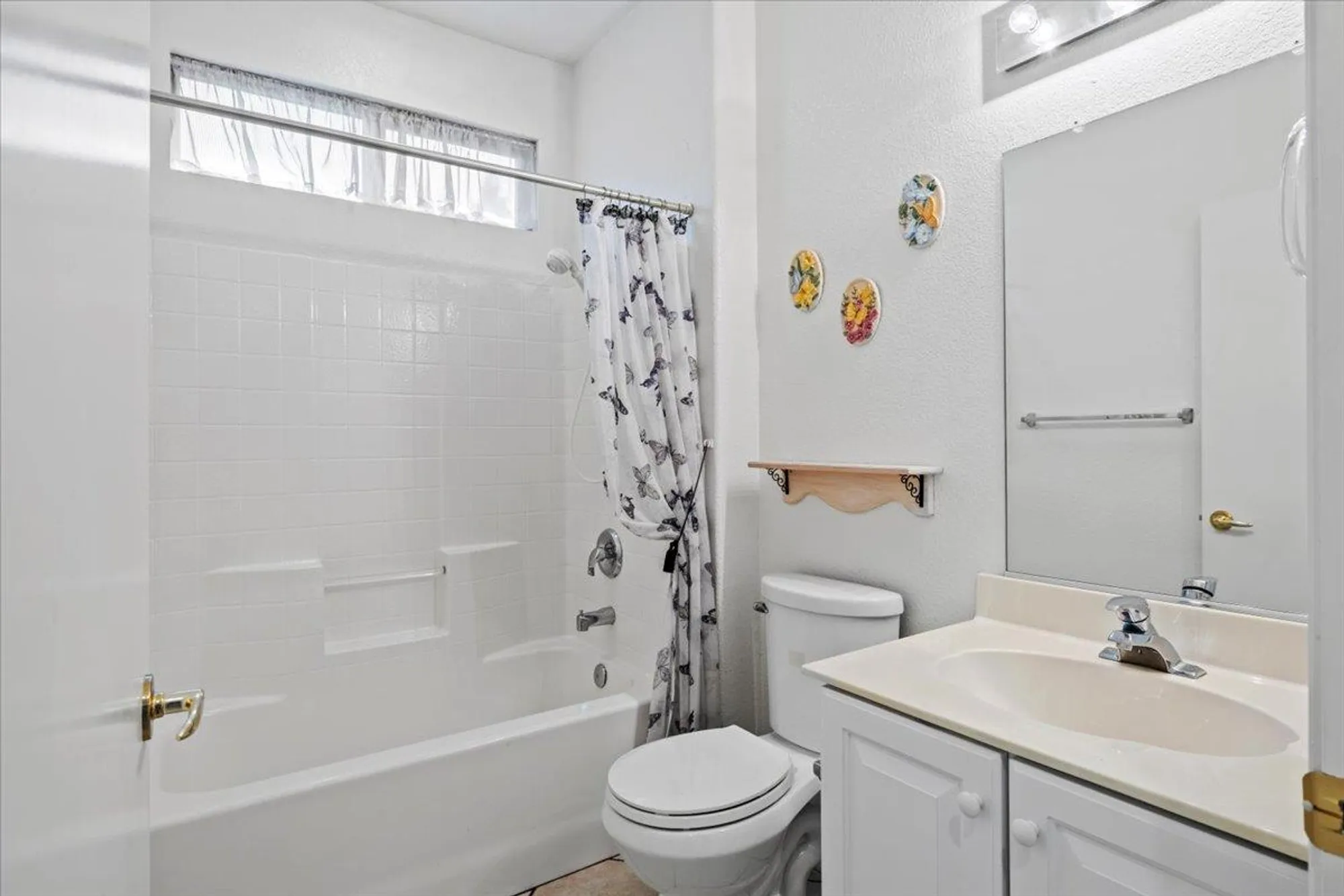 Property Slideshow image 13 of 33 | 1975 mary rose ln, Lincoln, CA, 95648