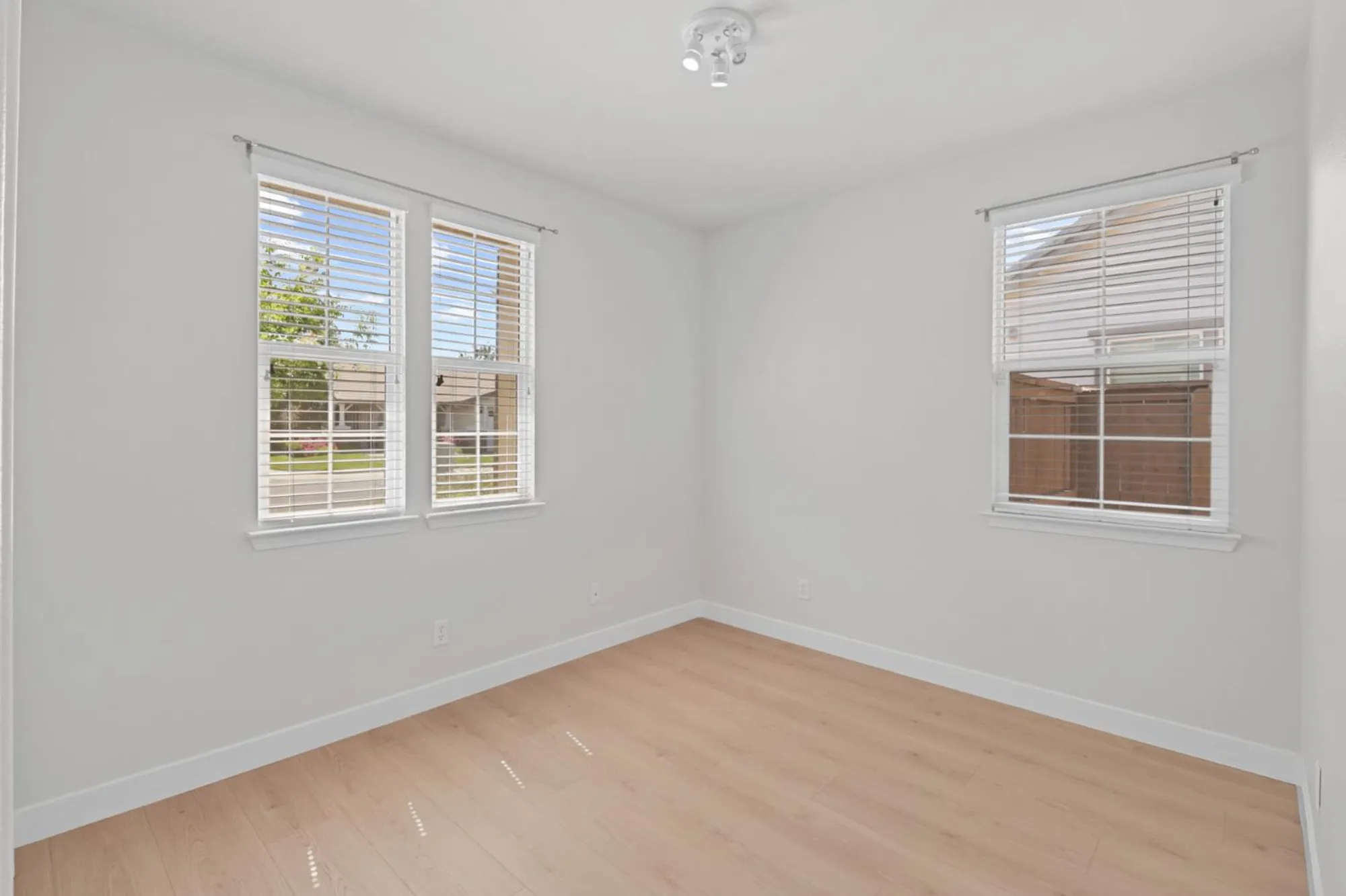 Property Slideshow image 37 of 49 | 9895 sheffield way, Elk Grove, CA, 95757