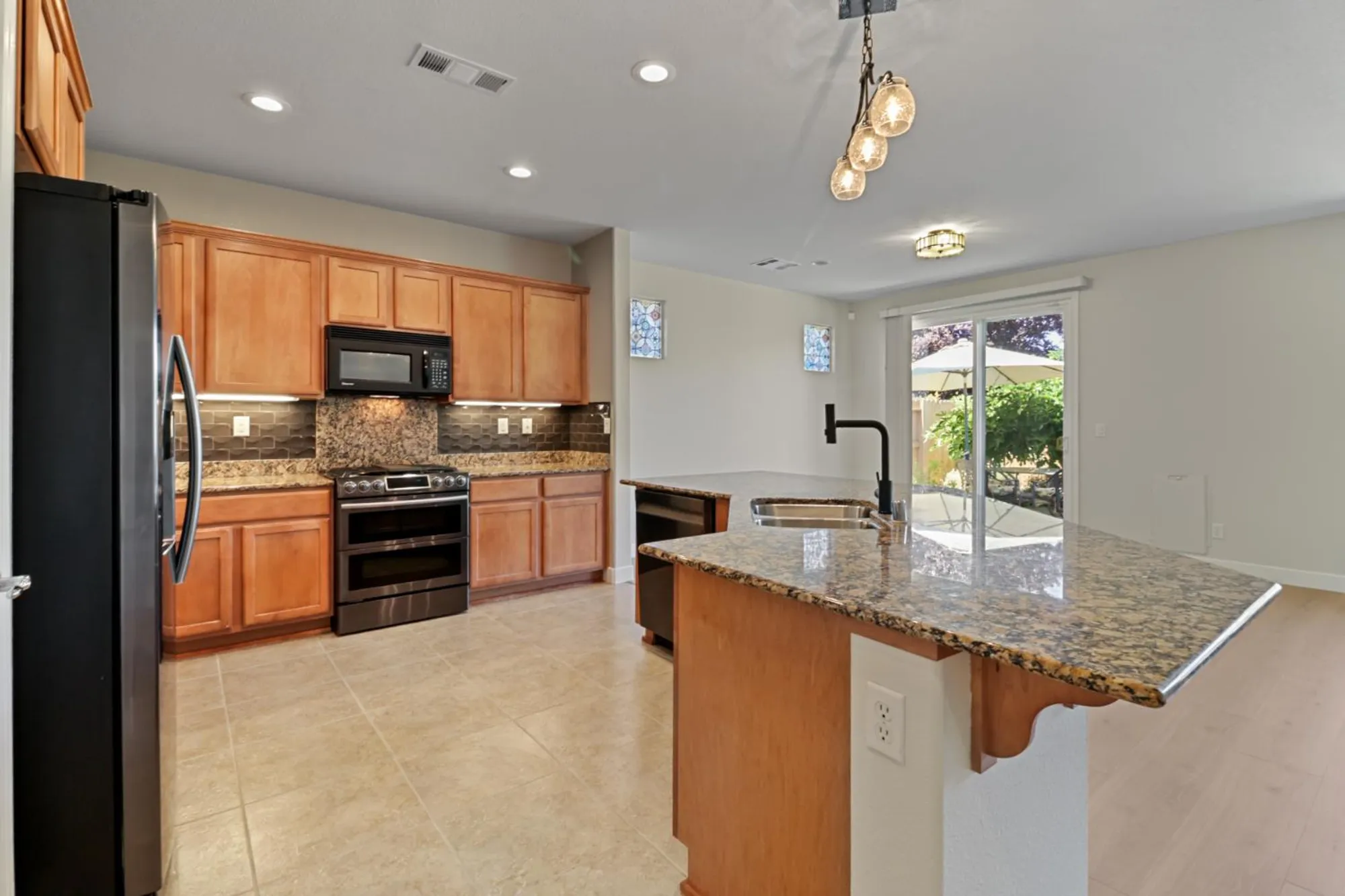 Property Slideshow image 19 of 49 | 9895 sheffield way, Elk Grove, CA, 95757