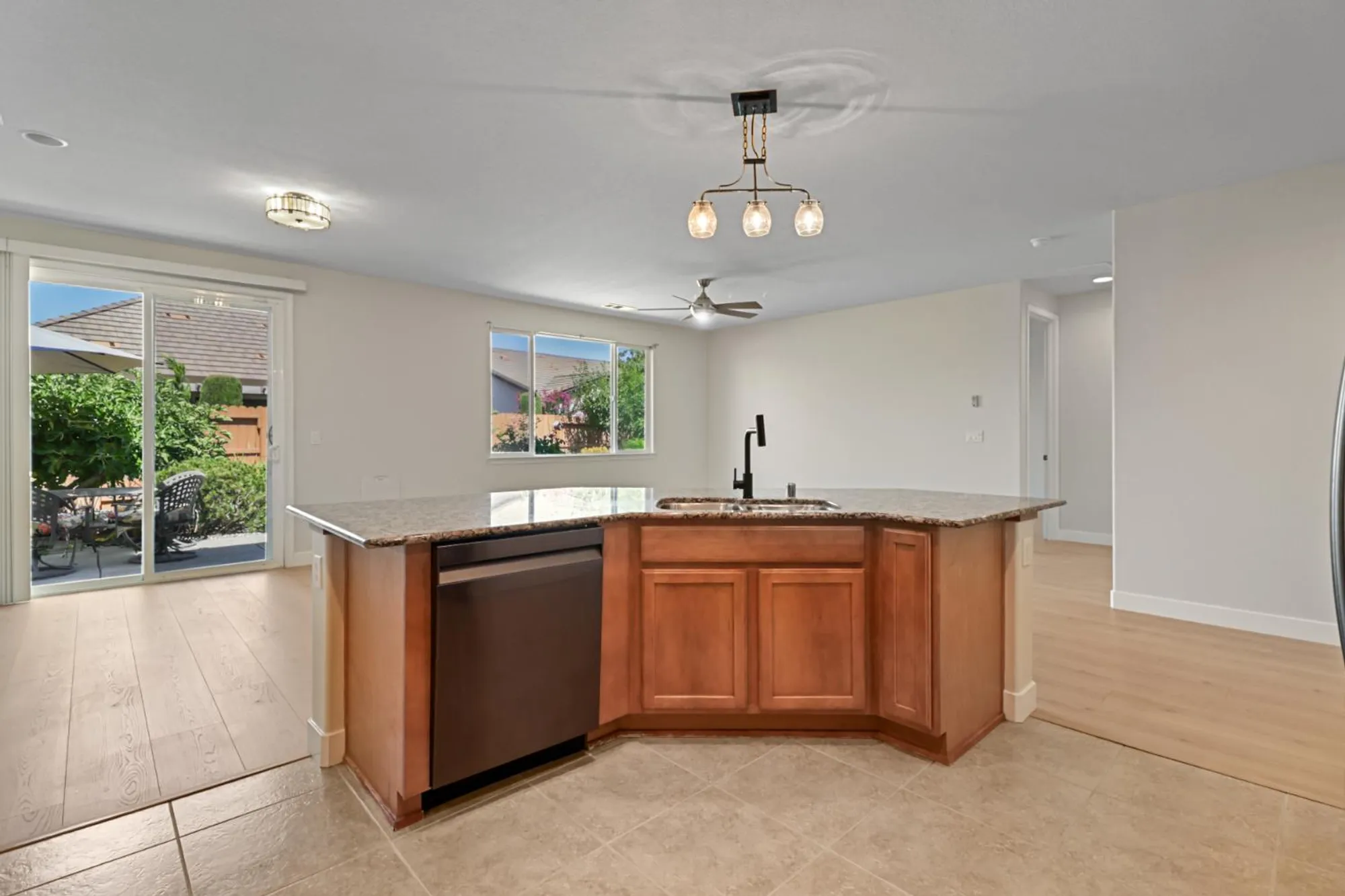 Property Slideshow image 28 of 49 | 9895 sheffield way, Elk Grove, CA, 95757