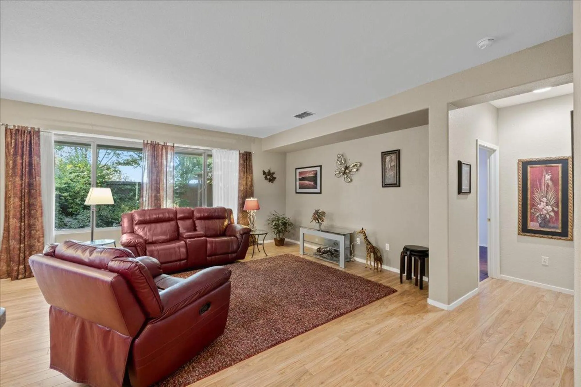 Property Slideshow image 4 of 33 | 1975 mary rose ln, Lincoln, CA, 95648