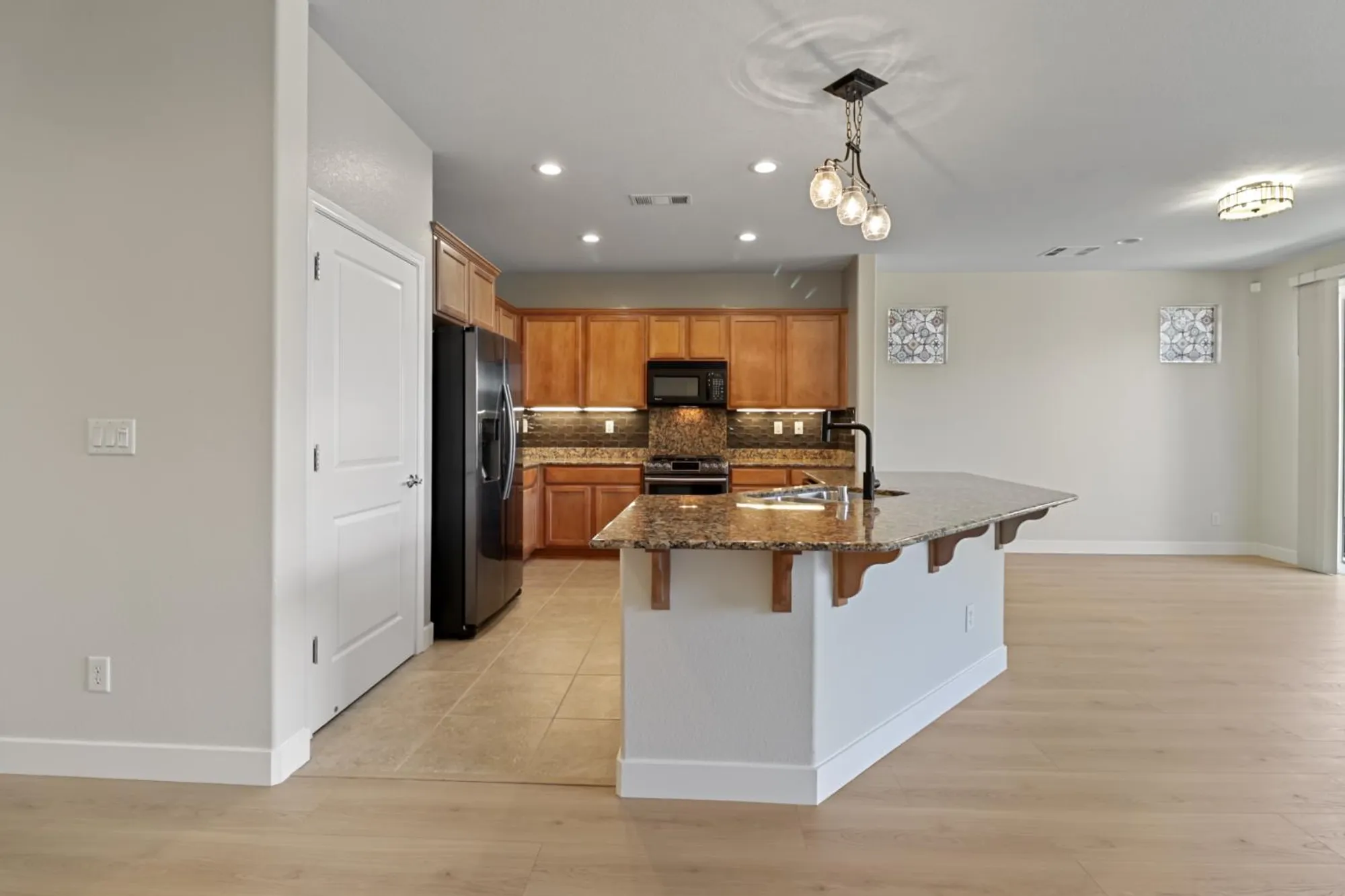 Property Slideshow image 18 of 49 | 9895 sheffield way, Elk Grove, CA, 95757