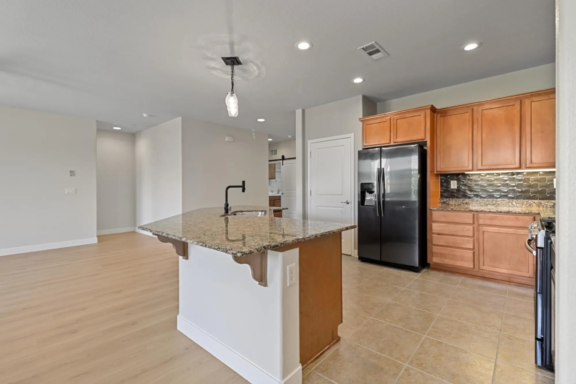 Property Slideshow image 23 of 49 | 9895 sheffield way, Elk Grove, CA, 95757