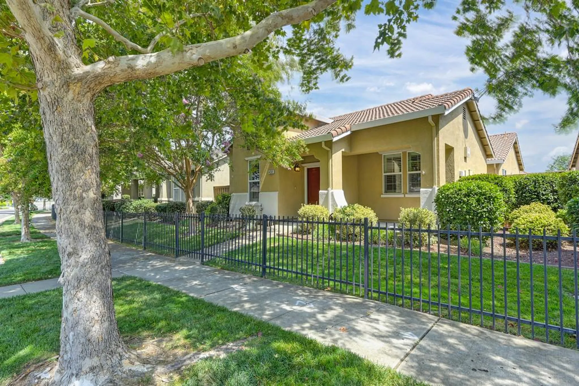 Property Slideshow image 2 of 92 | 4301 hovnanian dr, Sacramento, CA, 95834